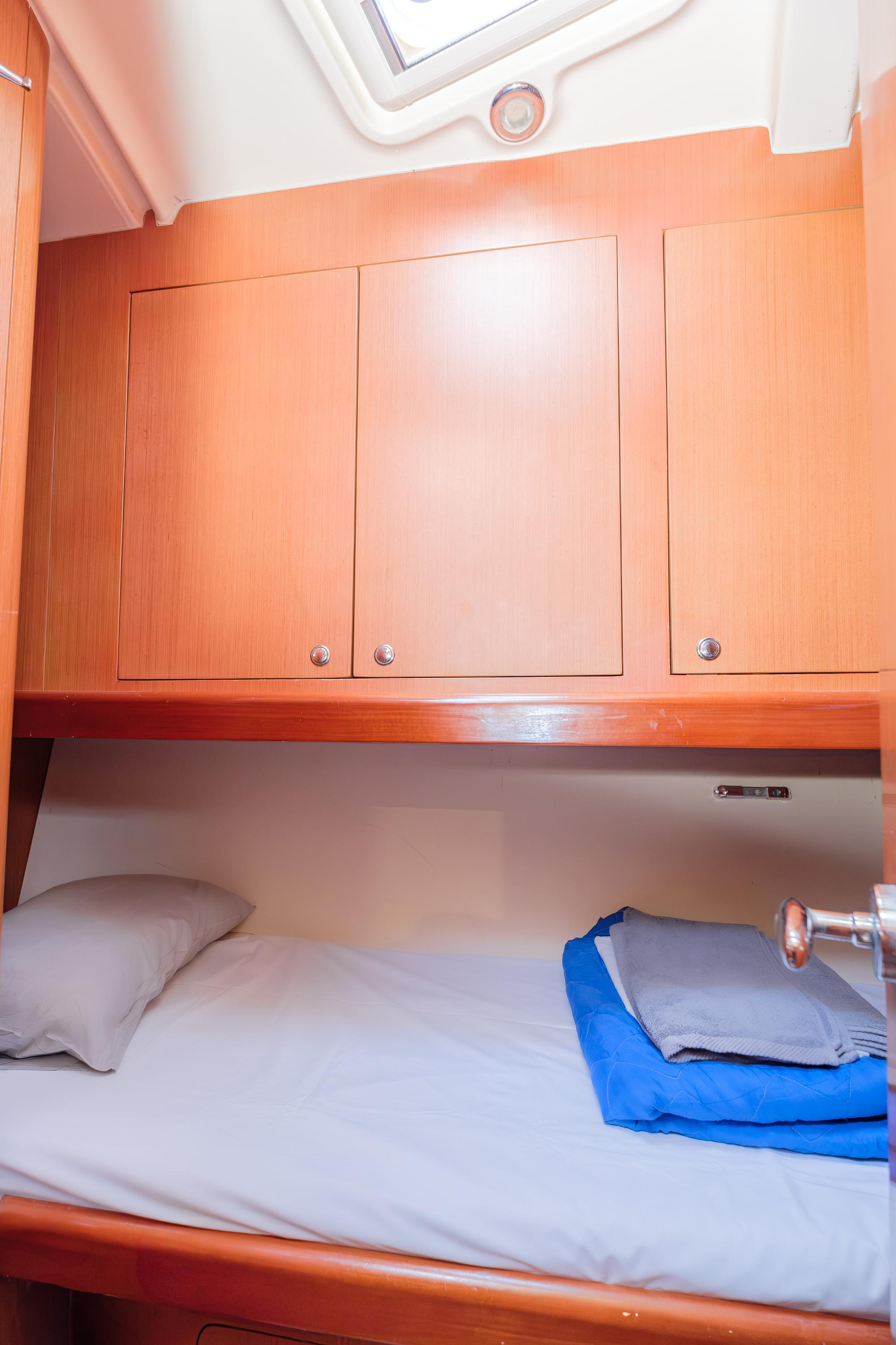 Oceanis 43, picture 11