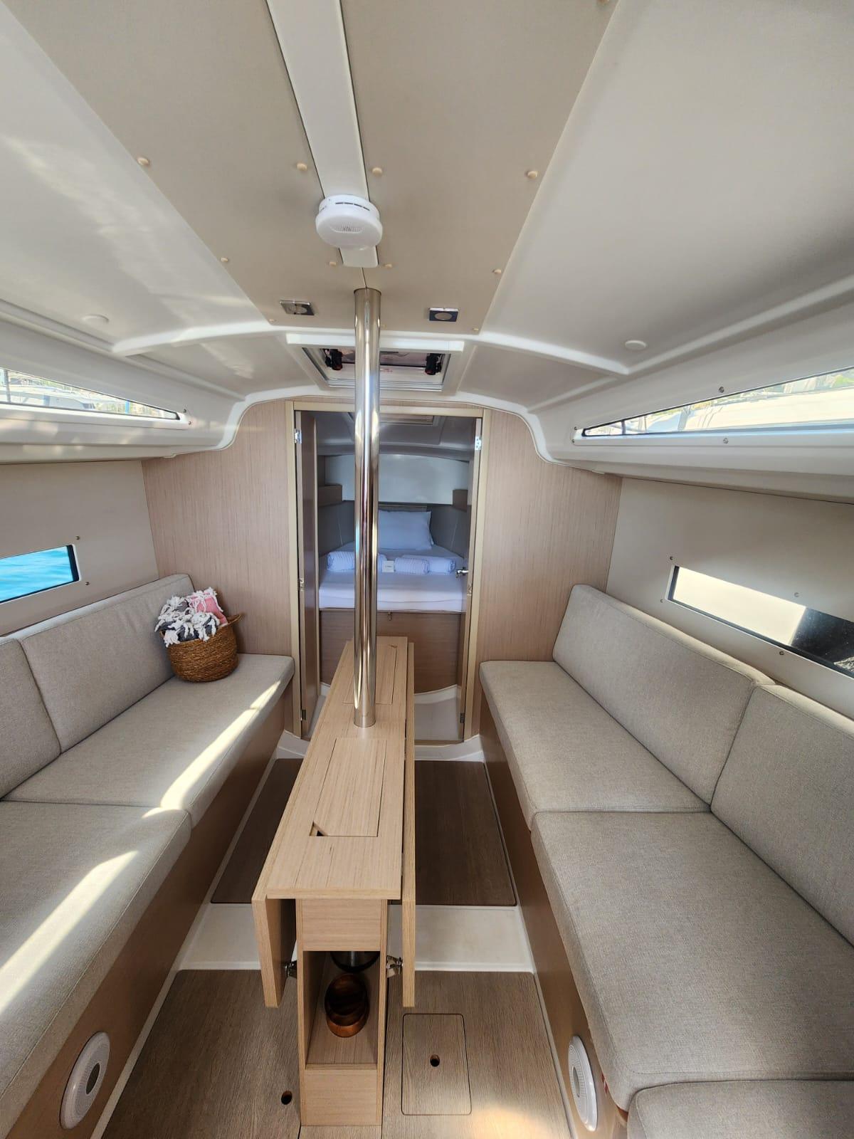 Oceanis 30.1, picture 10