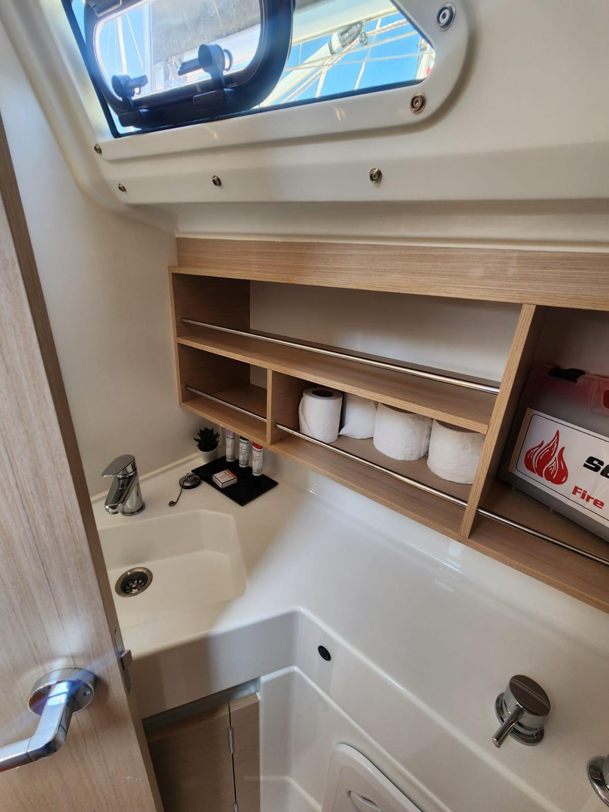 Oceanis 30.1, picture 12