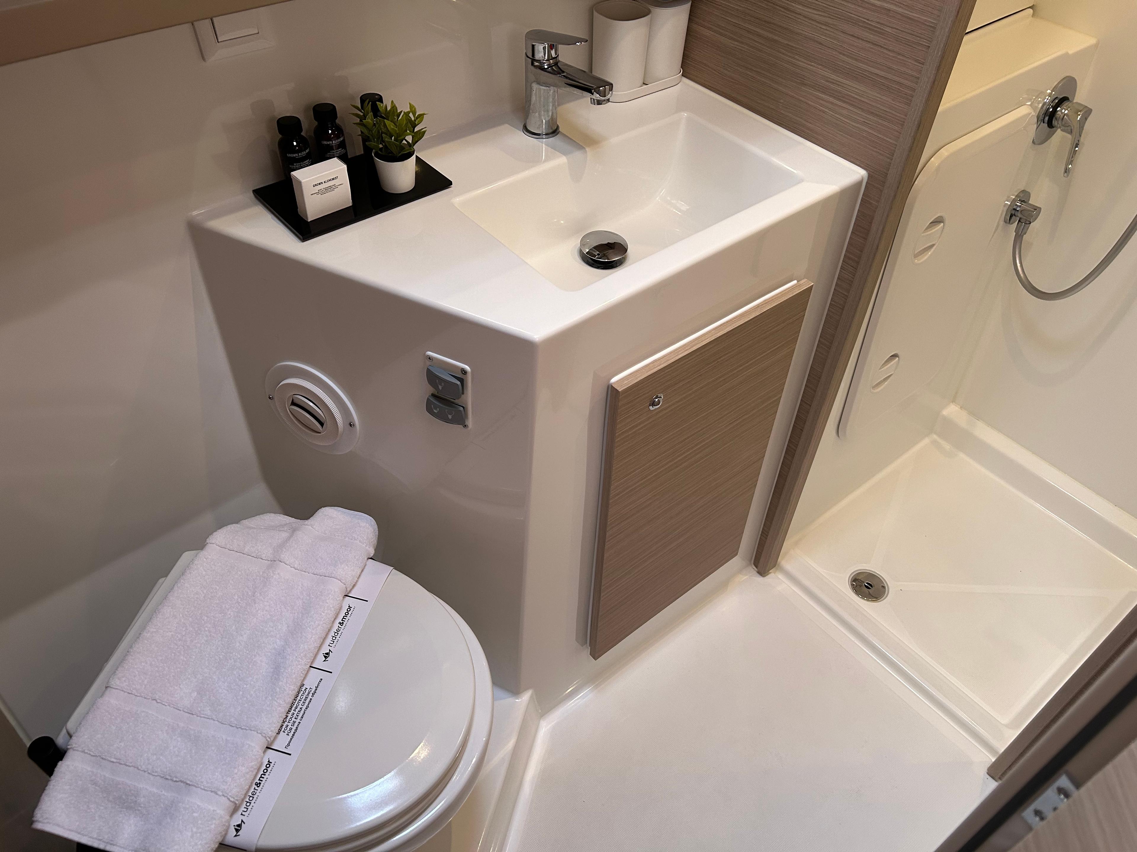 Lagoon 42 - 4 + 1 cab., picture 12