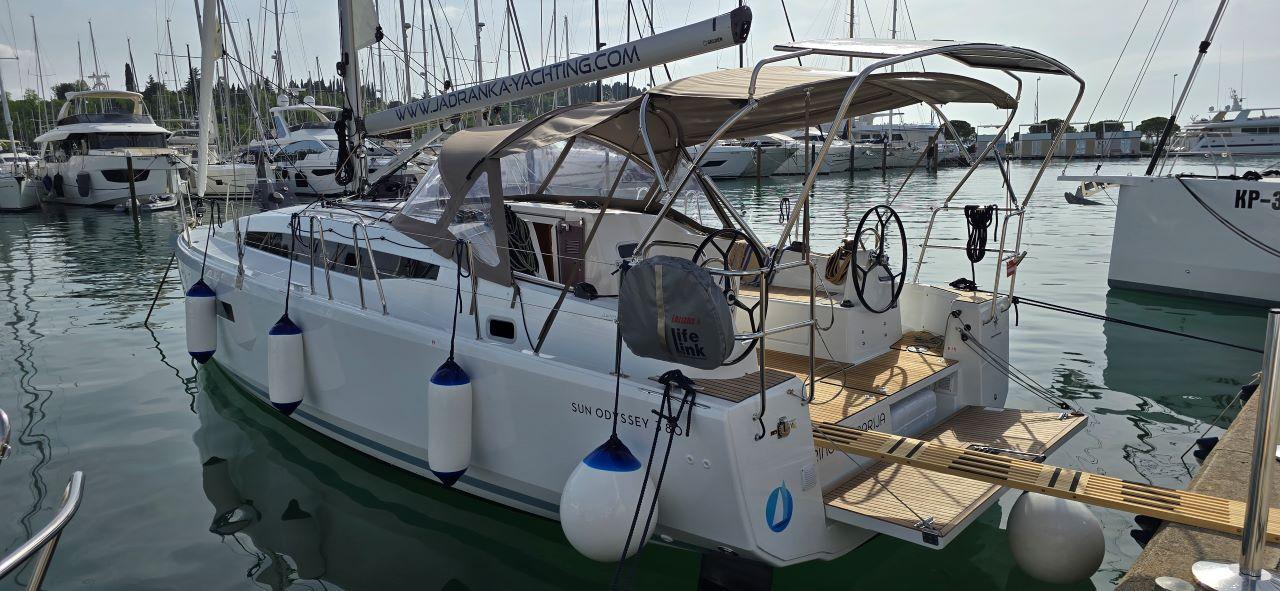 Sun Odyssey 380 - 3 cab., picture 4