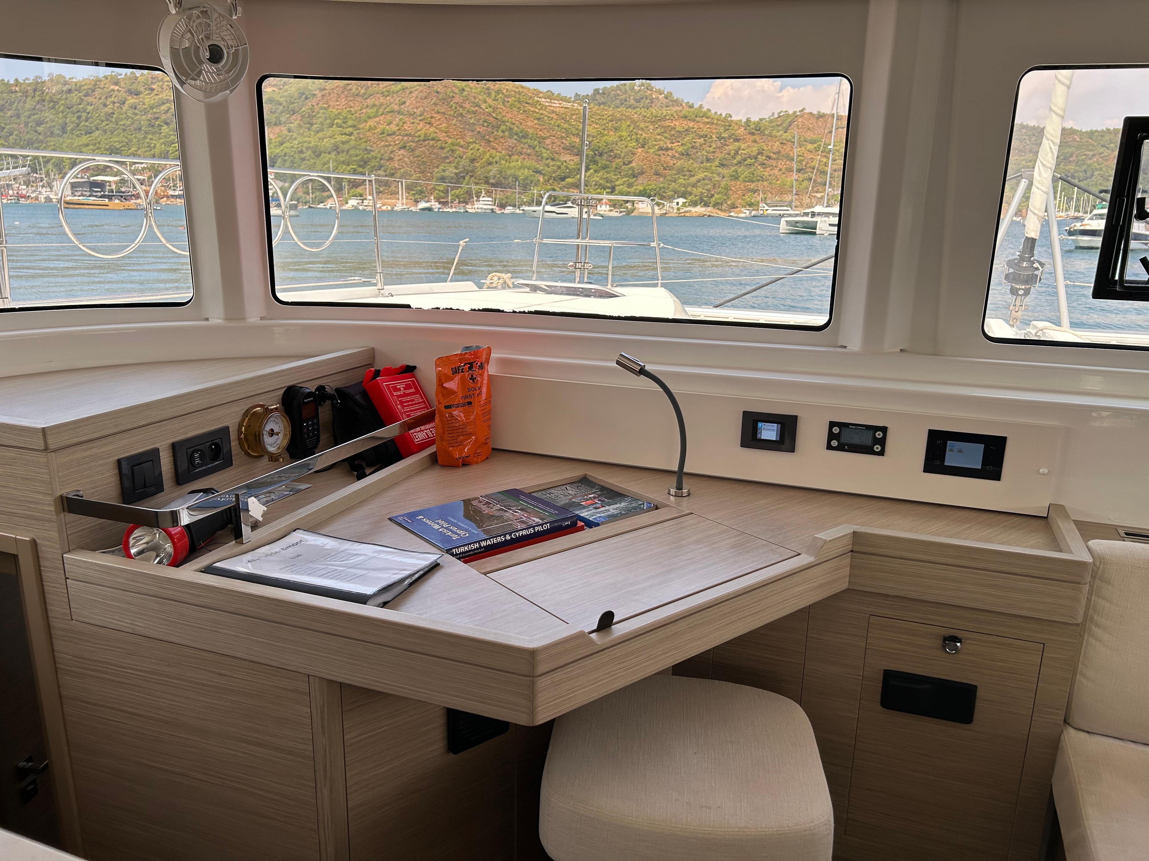 Lagoon 46 - 4 + 1 cab., picture 2