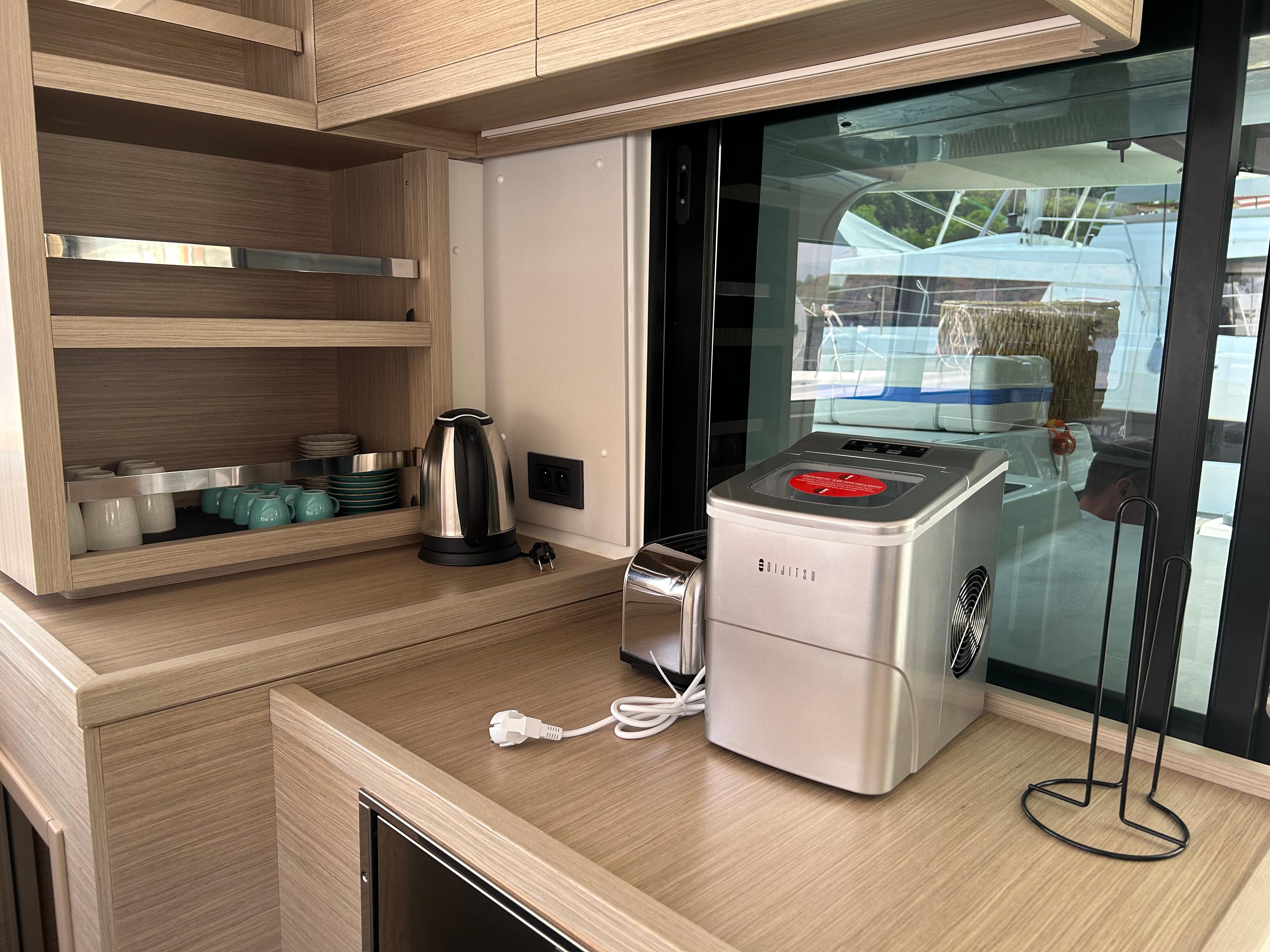 Lagoon 46 - 4 + 1 cab., picture 3