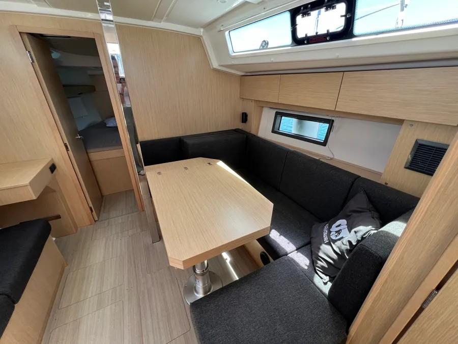 Bavaria C38, picture 11