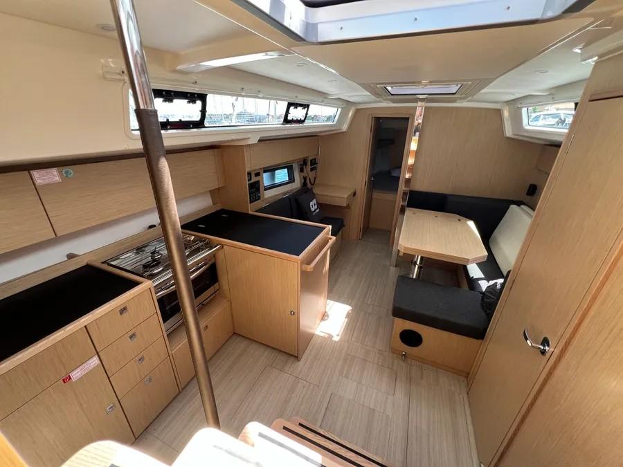 Bavaria C38, picture 9