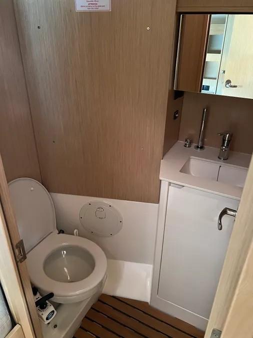 Bavaria C38, picture 8