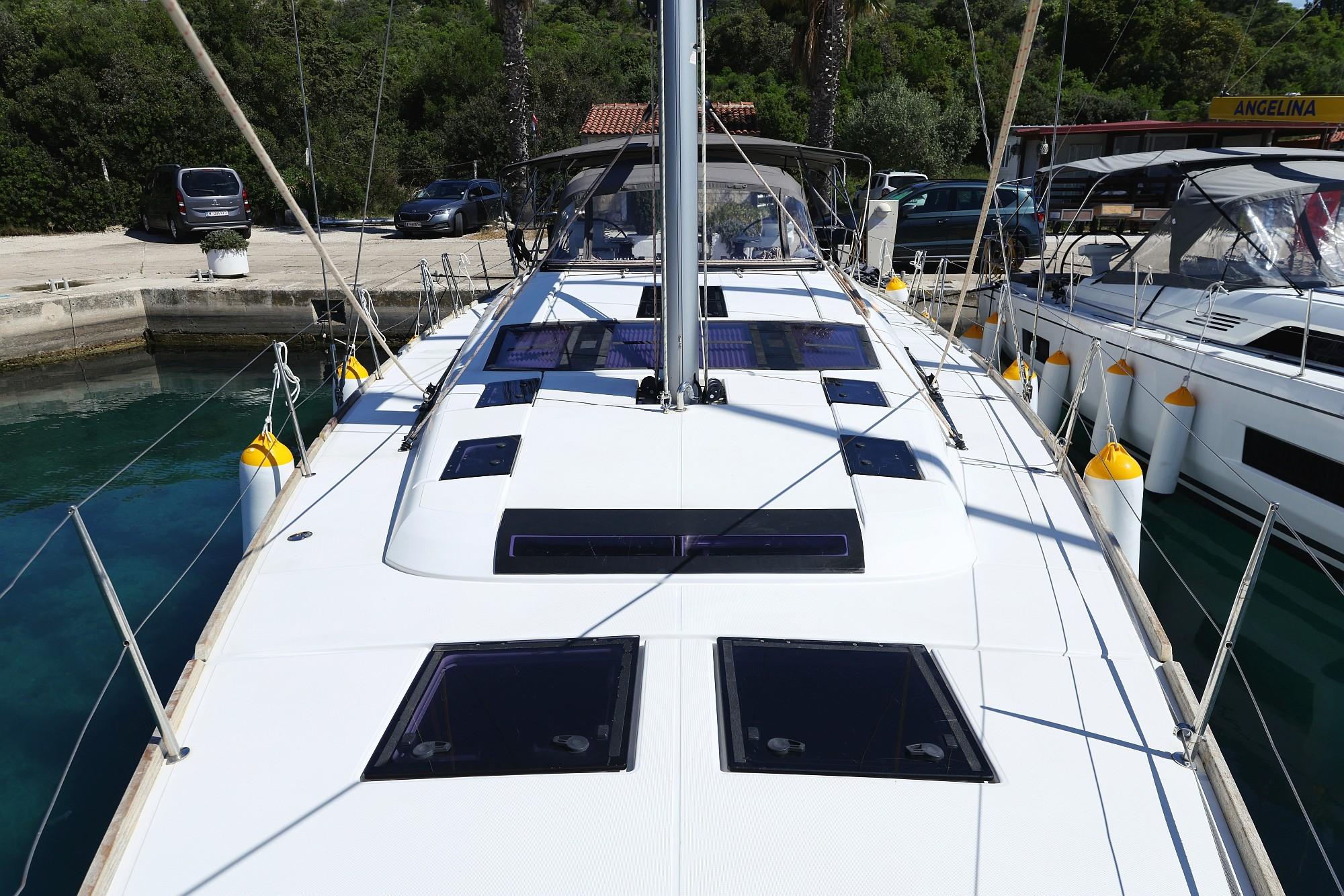 Dufour 520 GL, picture 7