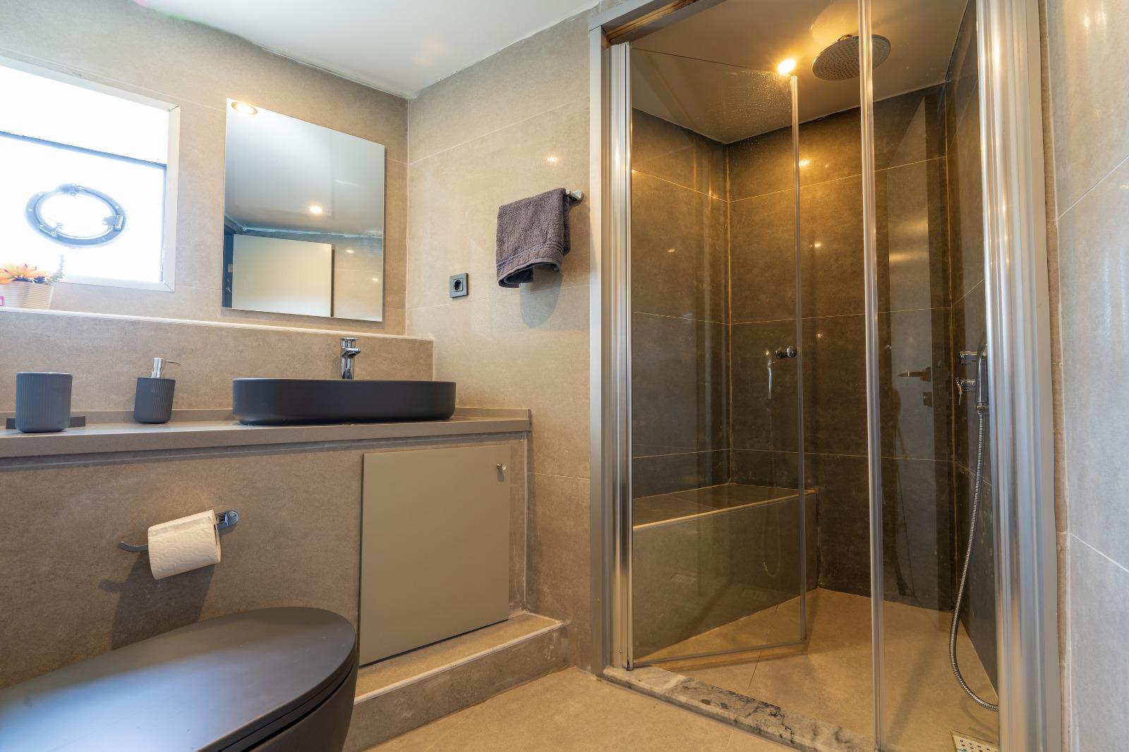 Albatros Explorer, picture 25