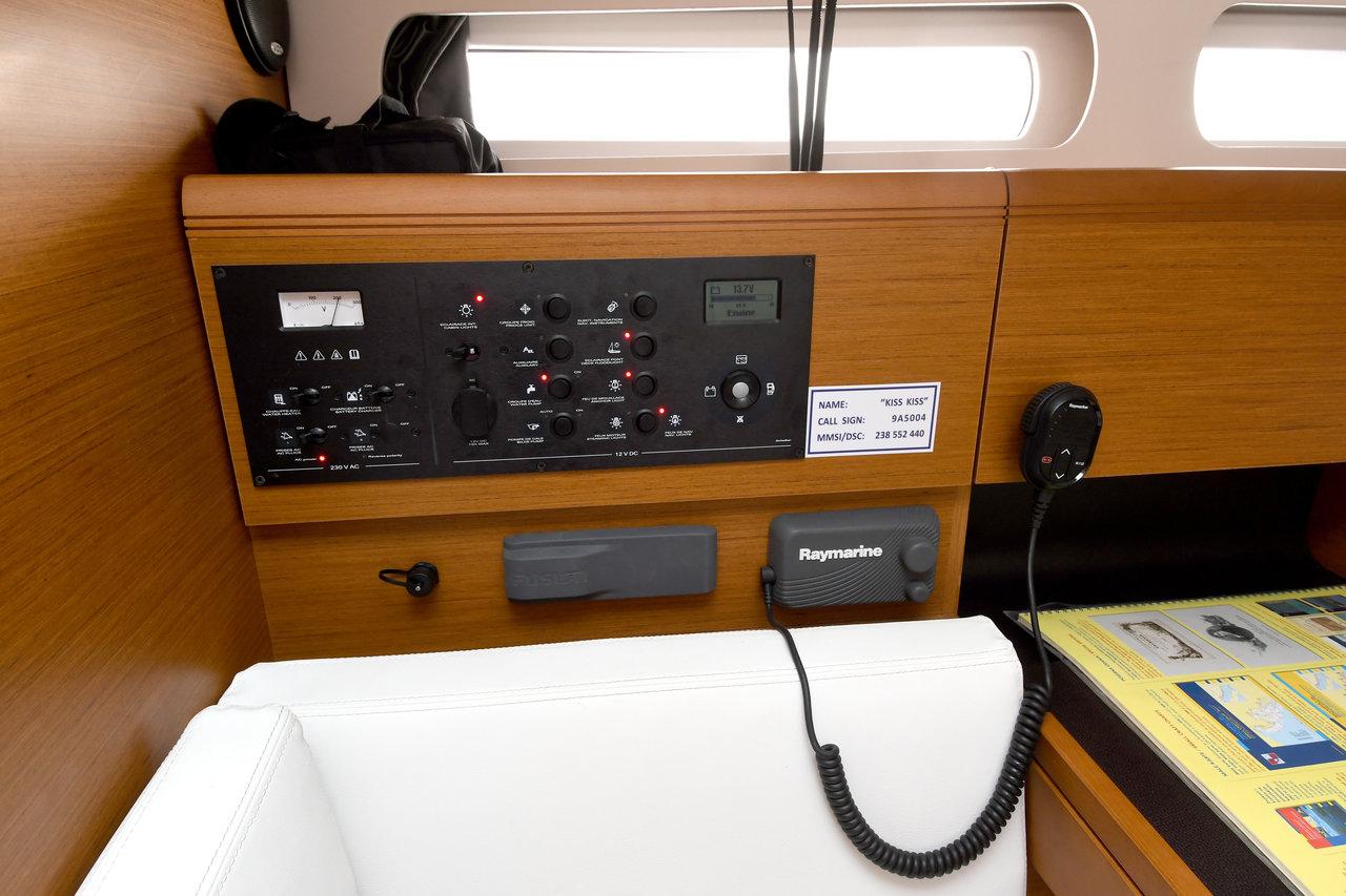 Sun Odyssey 419 - 3 cab. - Kiss Kiss, picture 8