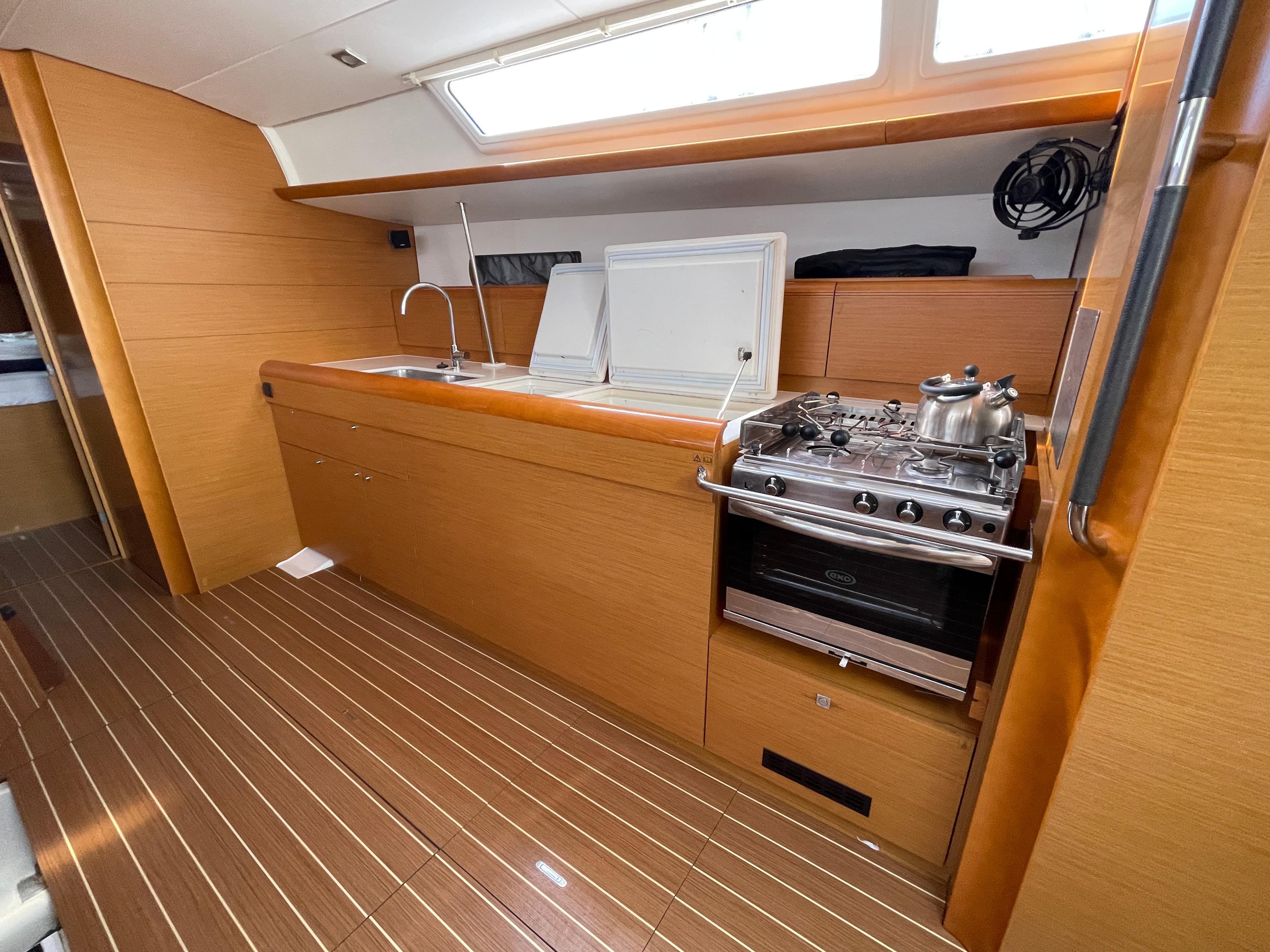 Sun Odyssey 469, picture 4