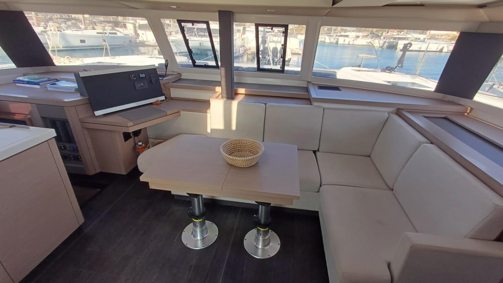 Fountaine Pajot Astrea 42 - 4 + 1 cab., picture 3