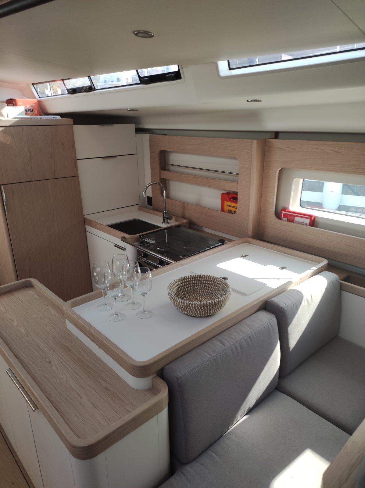 First 53 - 3 + 1 cab., picture 5