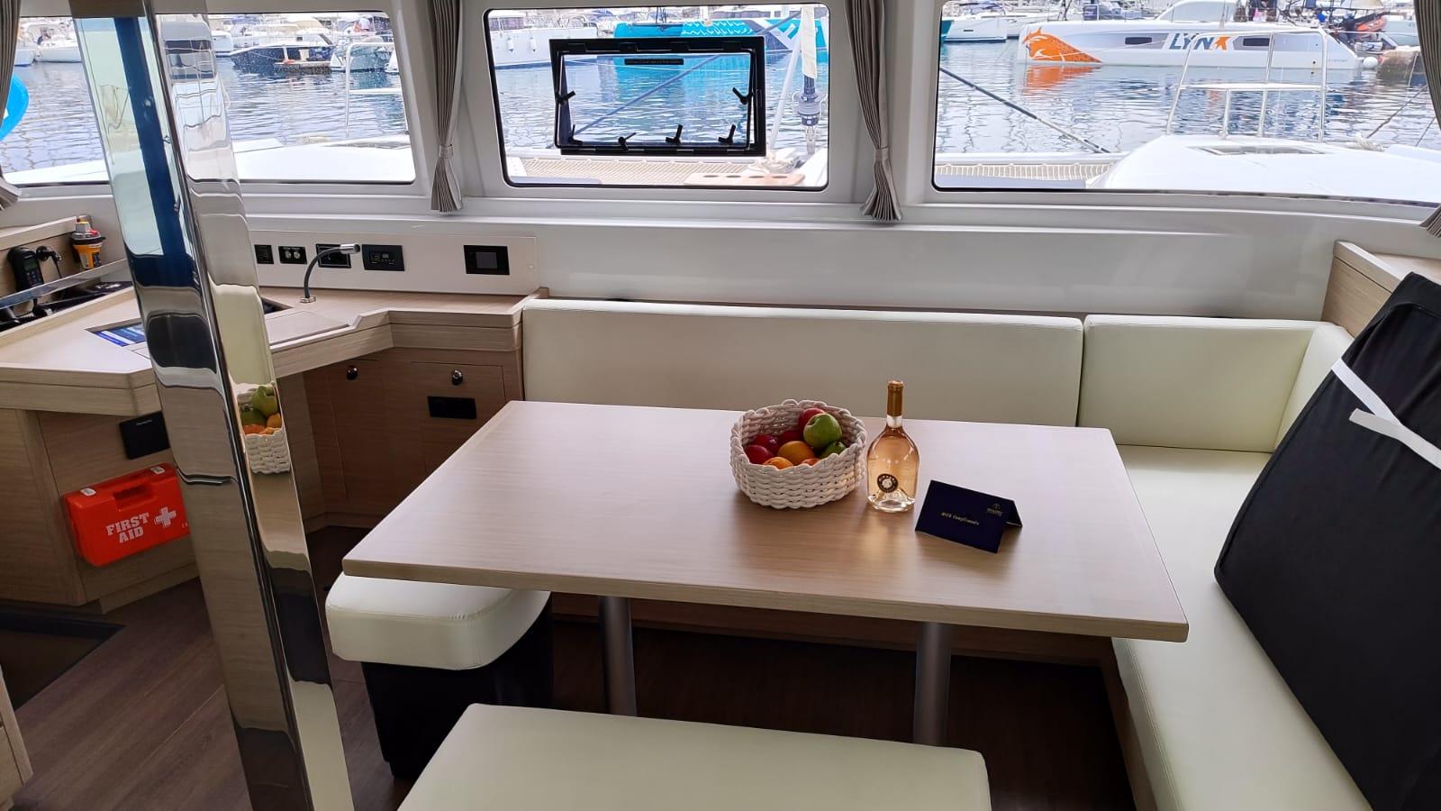 Lagoon 46 - 4 + 1 cab., picture 2