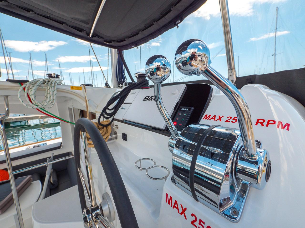 Lagoon 40 - 4 + 2 cab, picture 7