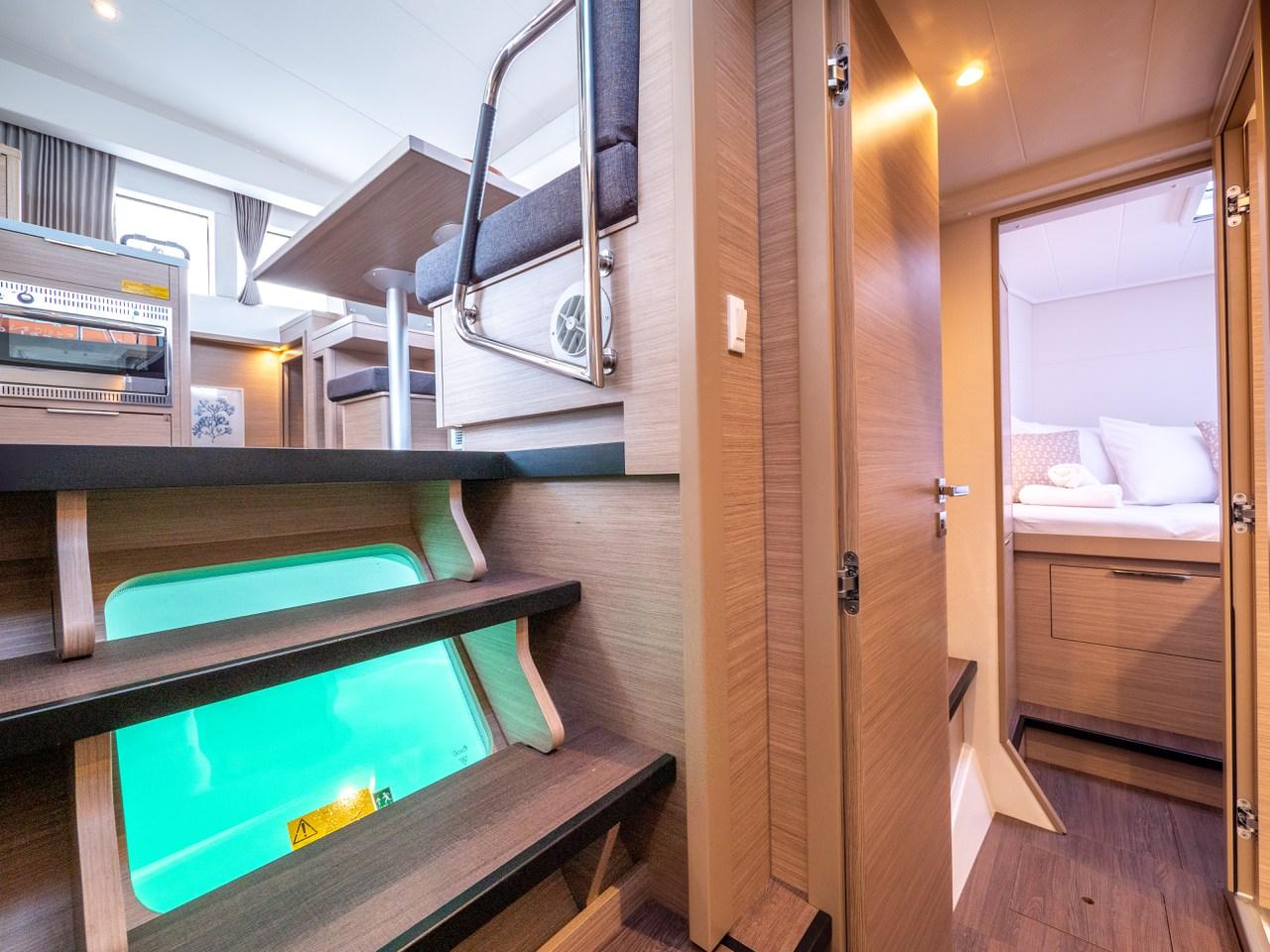 Lagoon 40 - 4 + 2 cab, picture 15