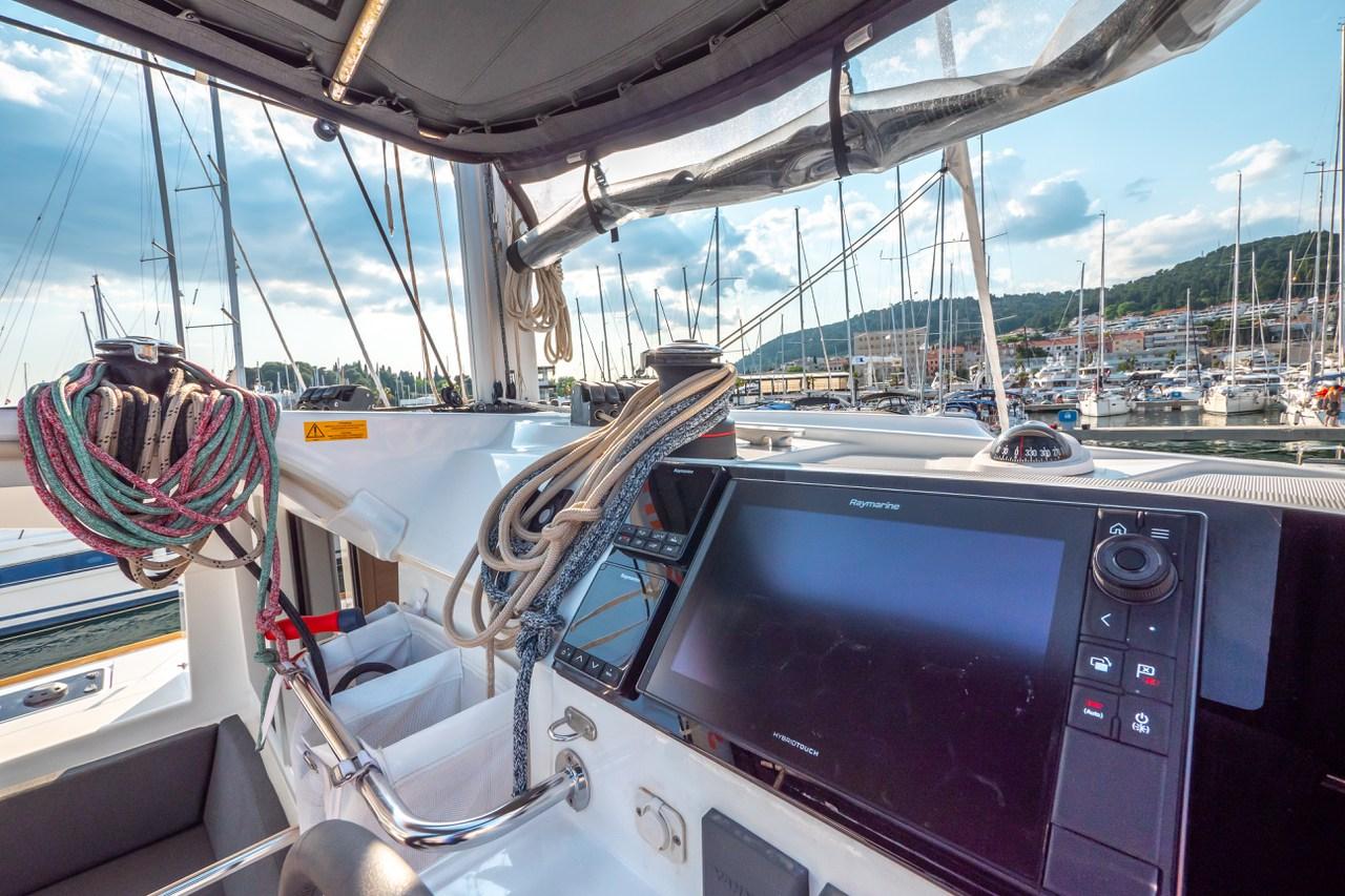 Lagoon 40 - 4 + 2 cab, picture 9