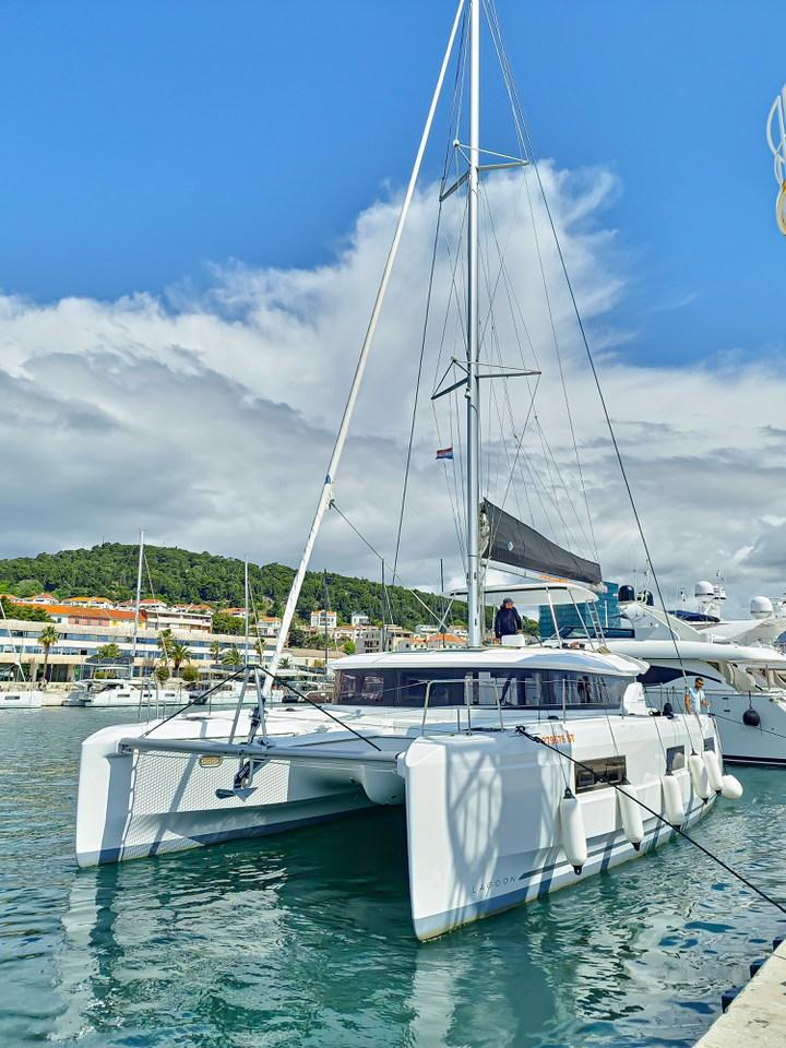 Lagoon 46 - 4 + 2 cab., picture 3