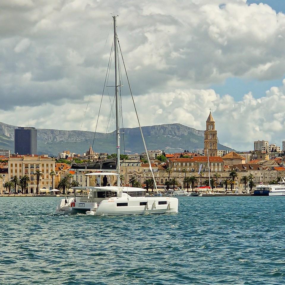 Lagoon 46 - 4 + 2 cab., picture 4