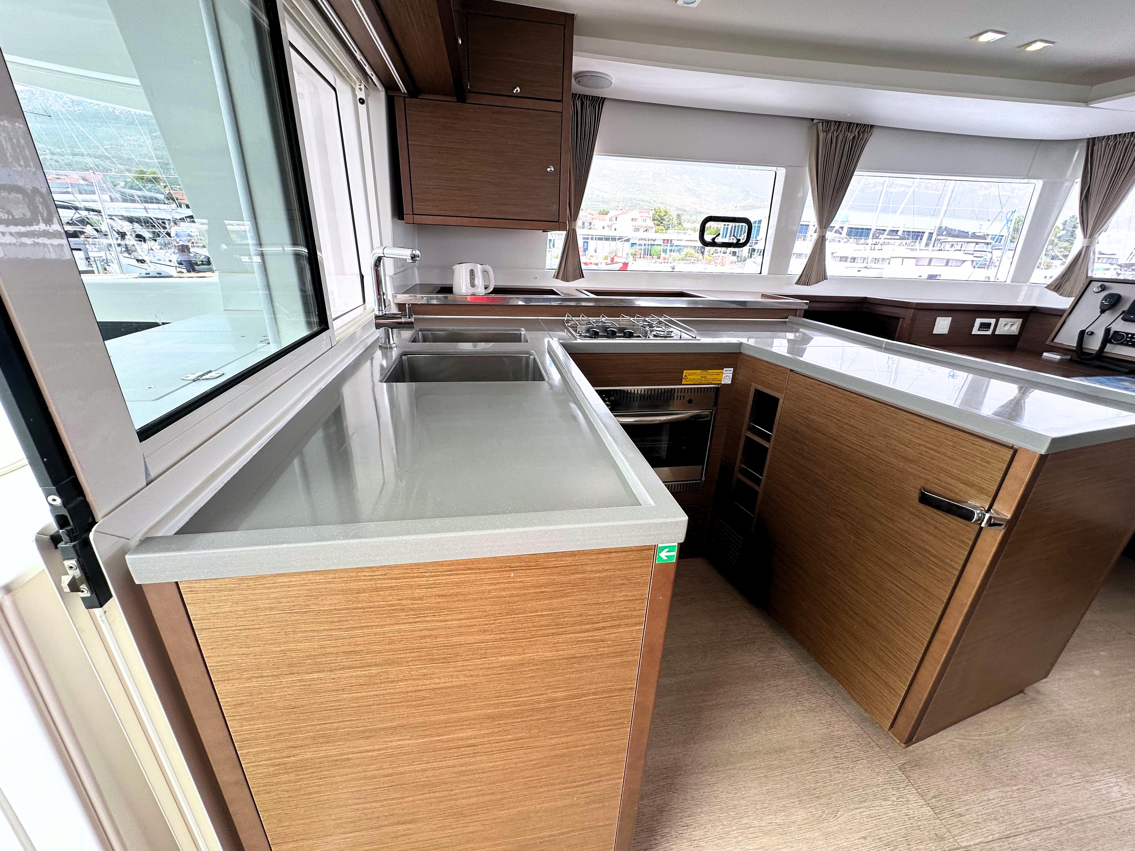 Lagoon 450 S - 4 + 2 cab., picture 11