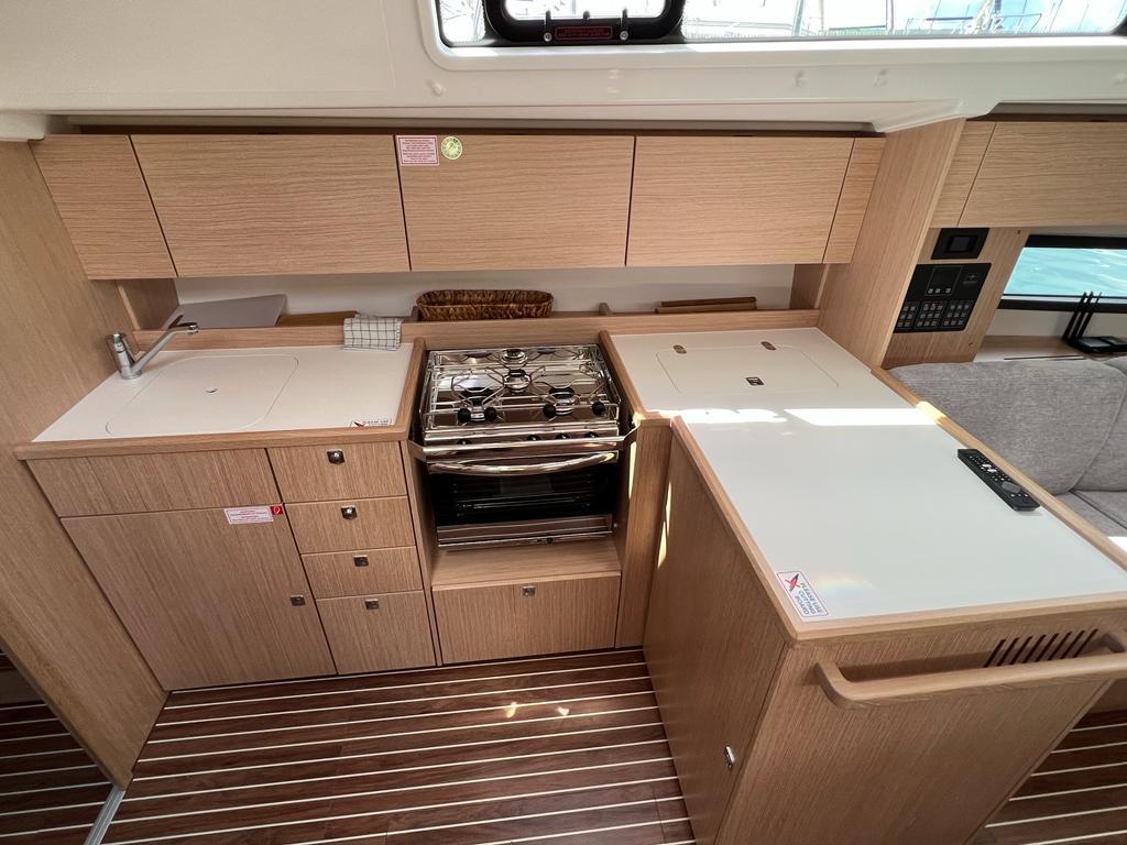 Bavaria C42, picture 13