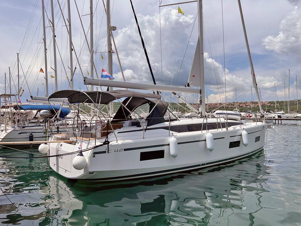 Bavaria C42, picture 1