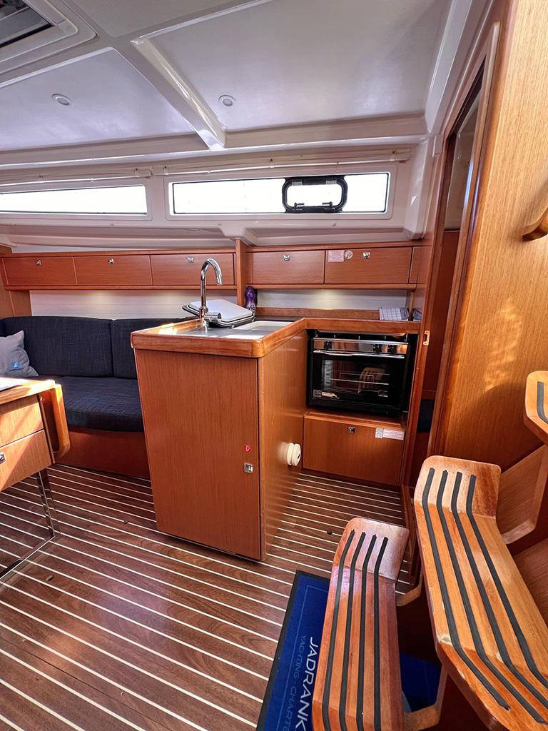 Bavaria Cruiser 33, picture 21