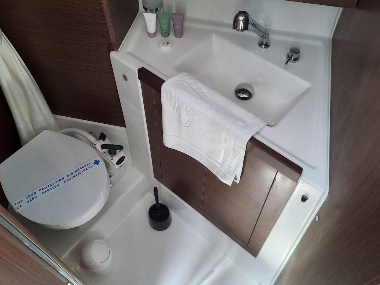 Oceanis 40.1, picture 16