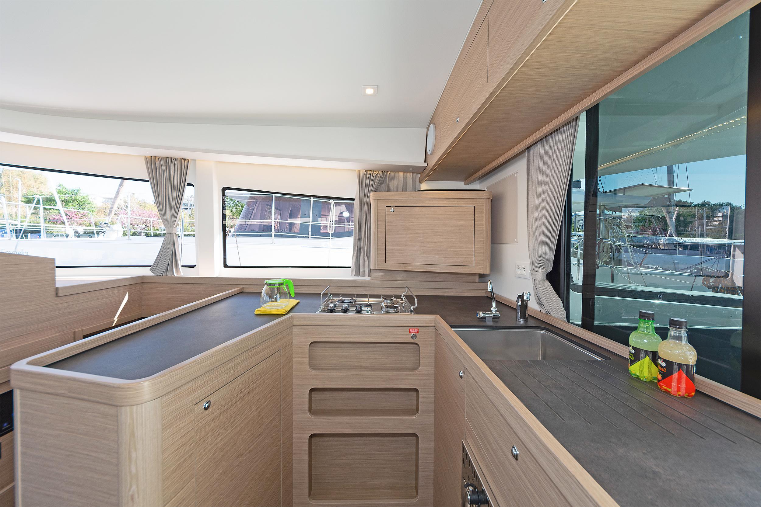 Lagoon 42 - 4 + 2 cab., picture 7