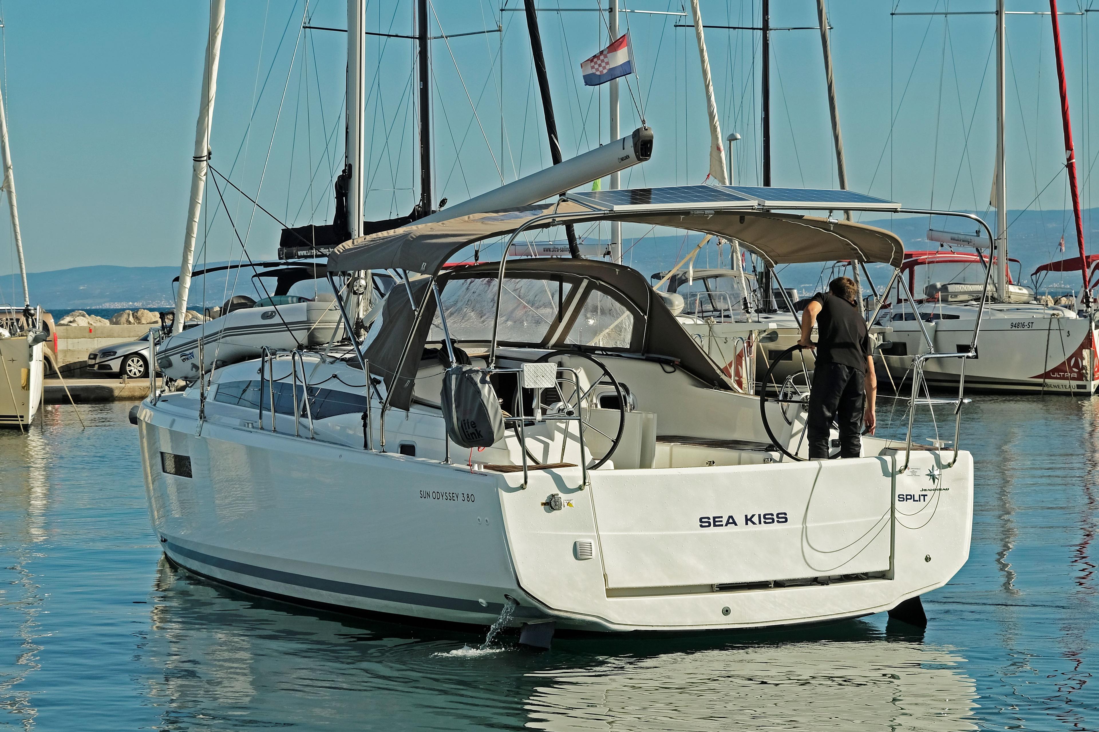 Sun Odyssey 380 - 3 cab., picture 1