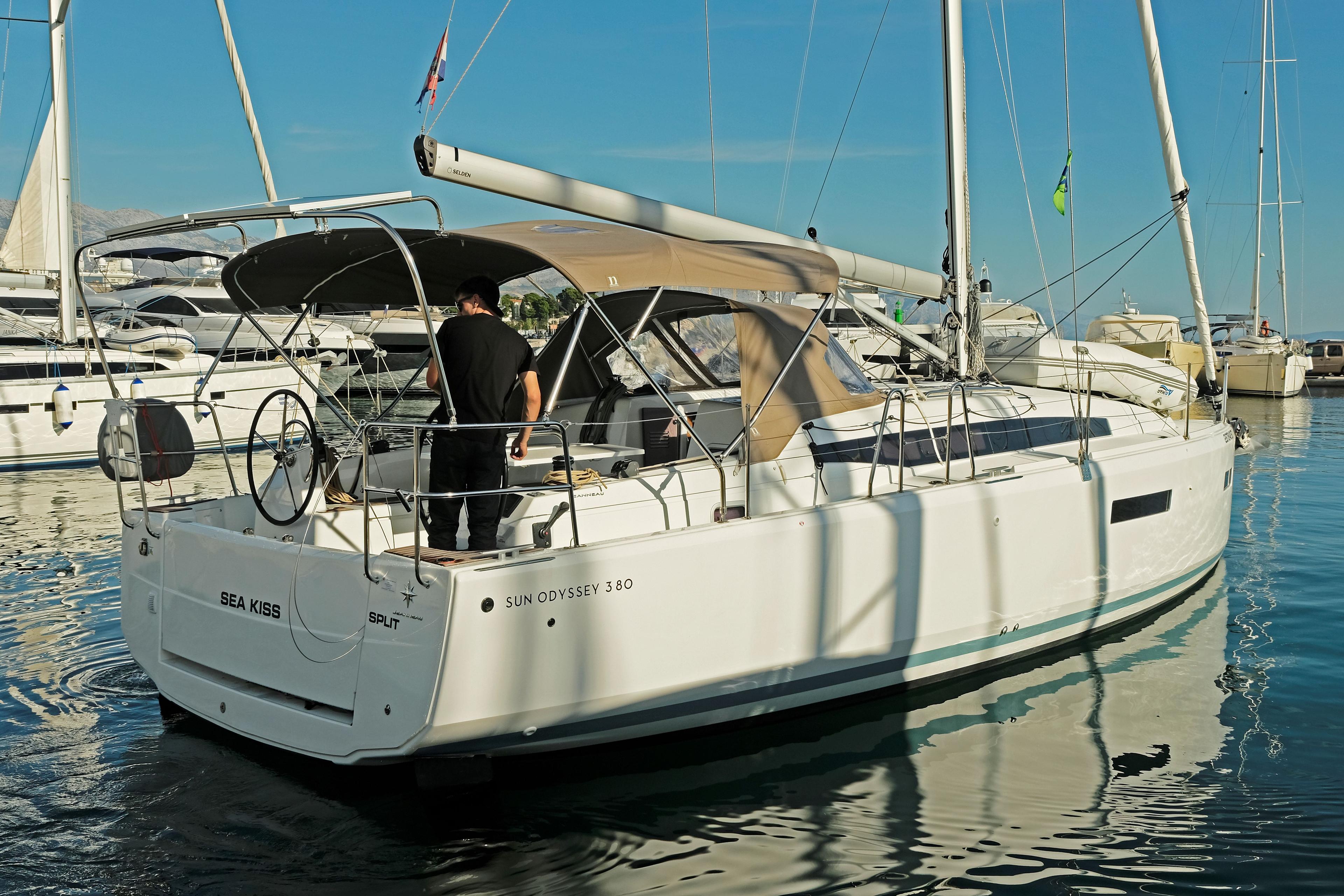 Sun Odyssey 380 - 3 cab., picture 3