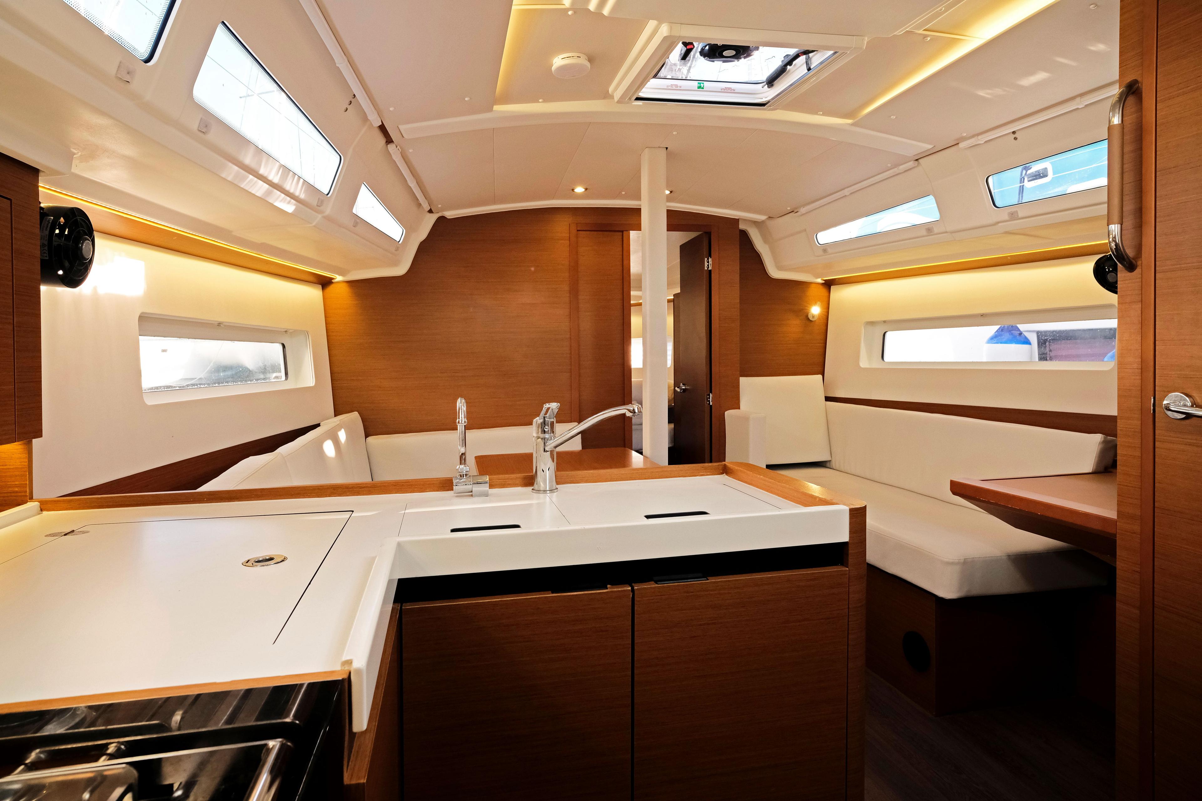 Sun Odyssey 380 - 3 cab., picture 5