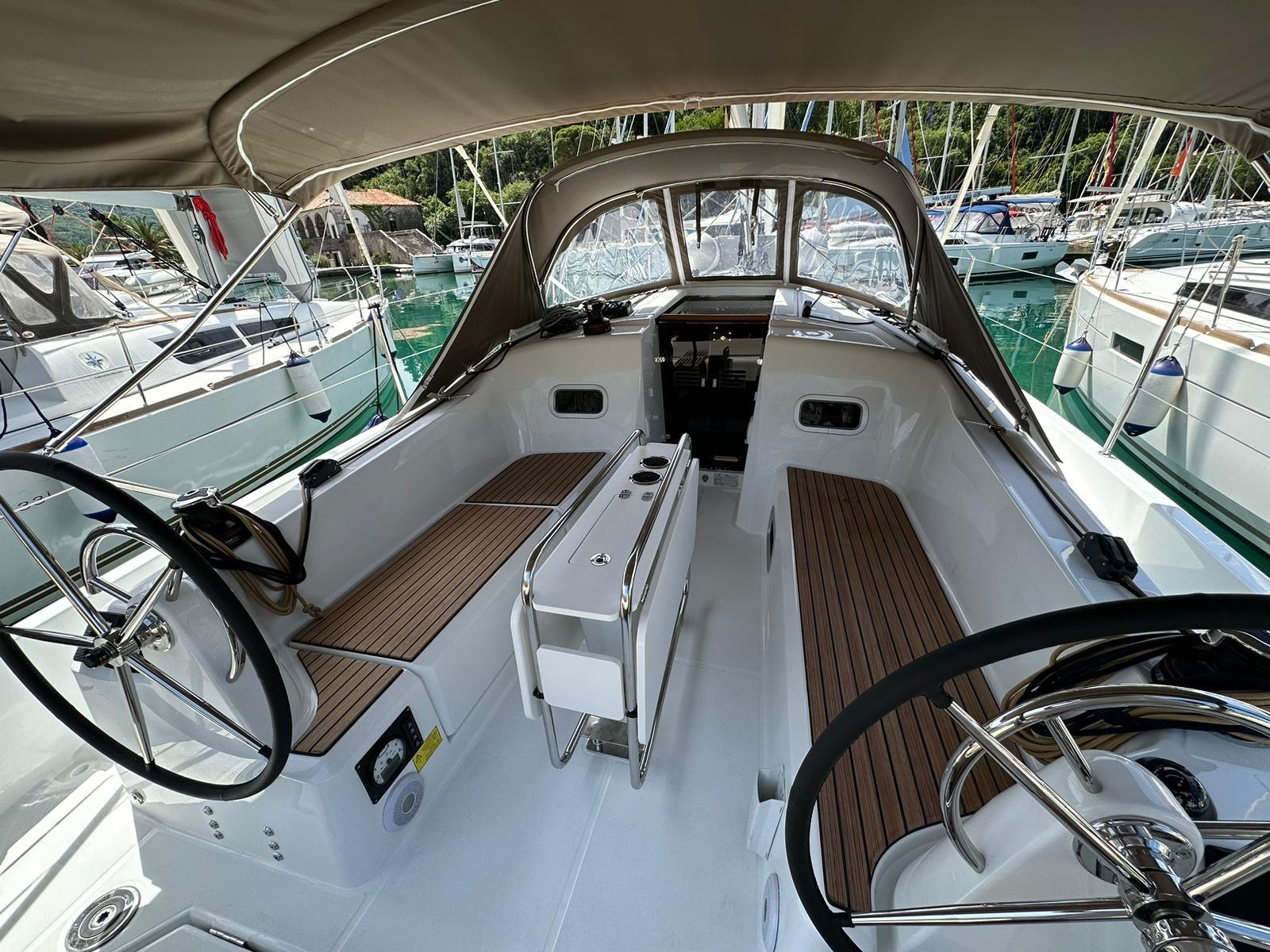Sun Odyssey 350 - 3 cab., picture 7