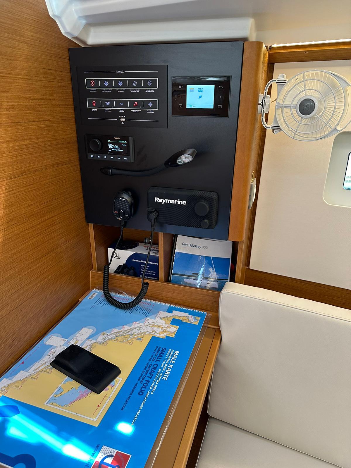 Sun Odyssey 350 - 3 cab., picture 15