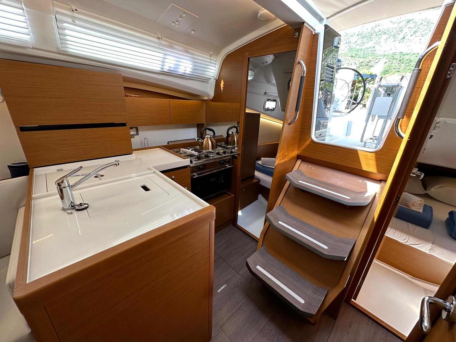 Sun Odyssey 350 - 3 cab., picture 16