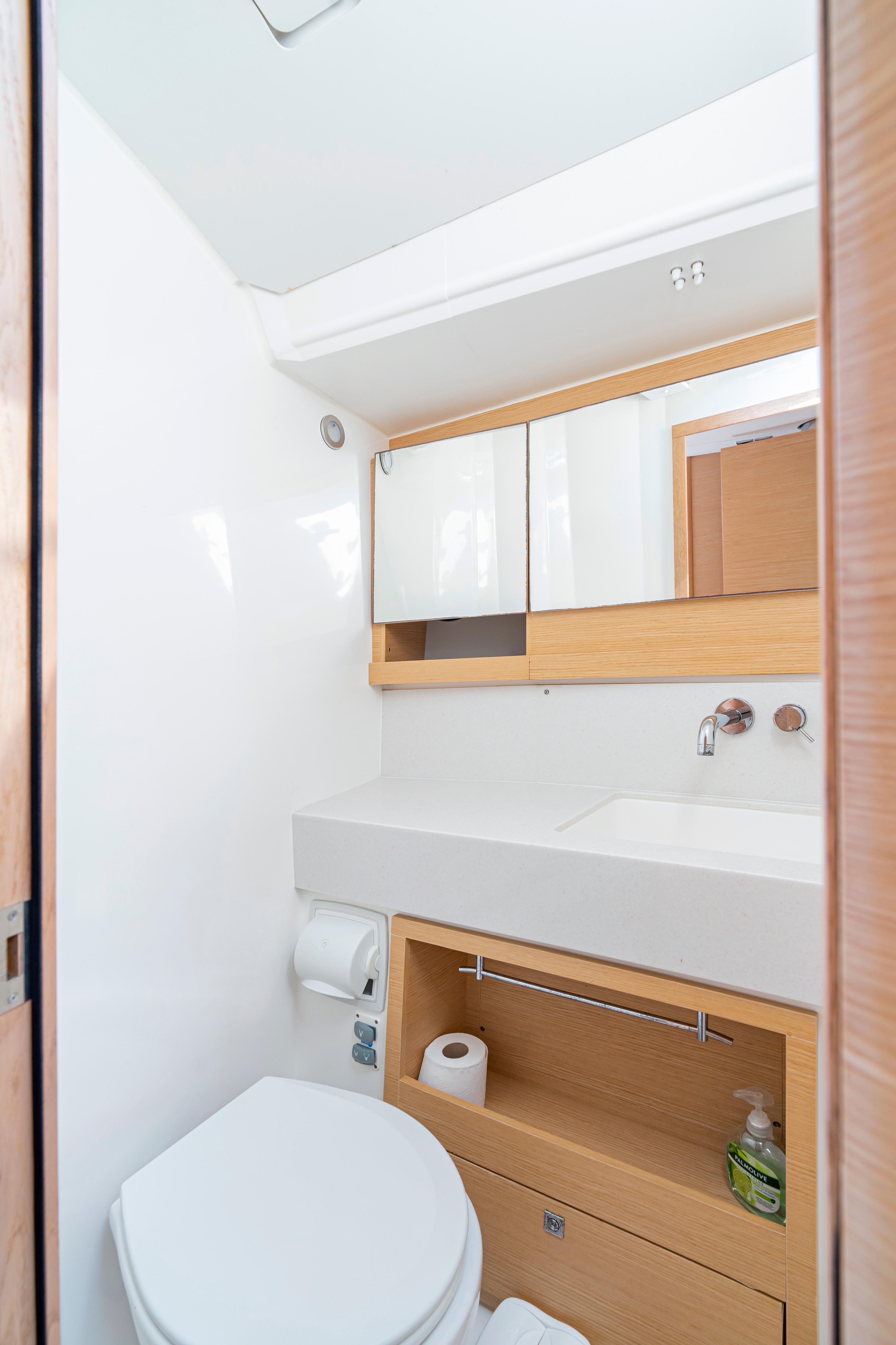 Dufour 470 - 3 cab., picture 22