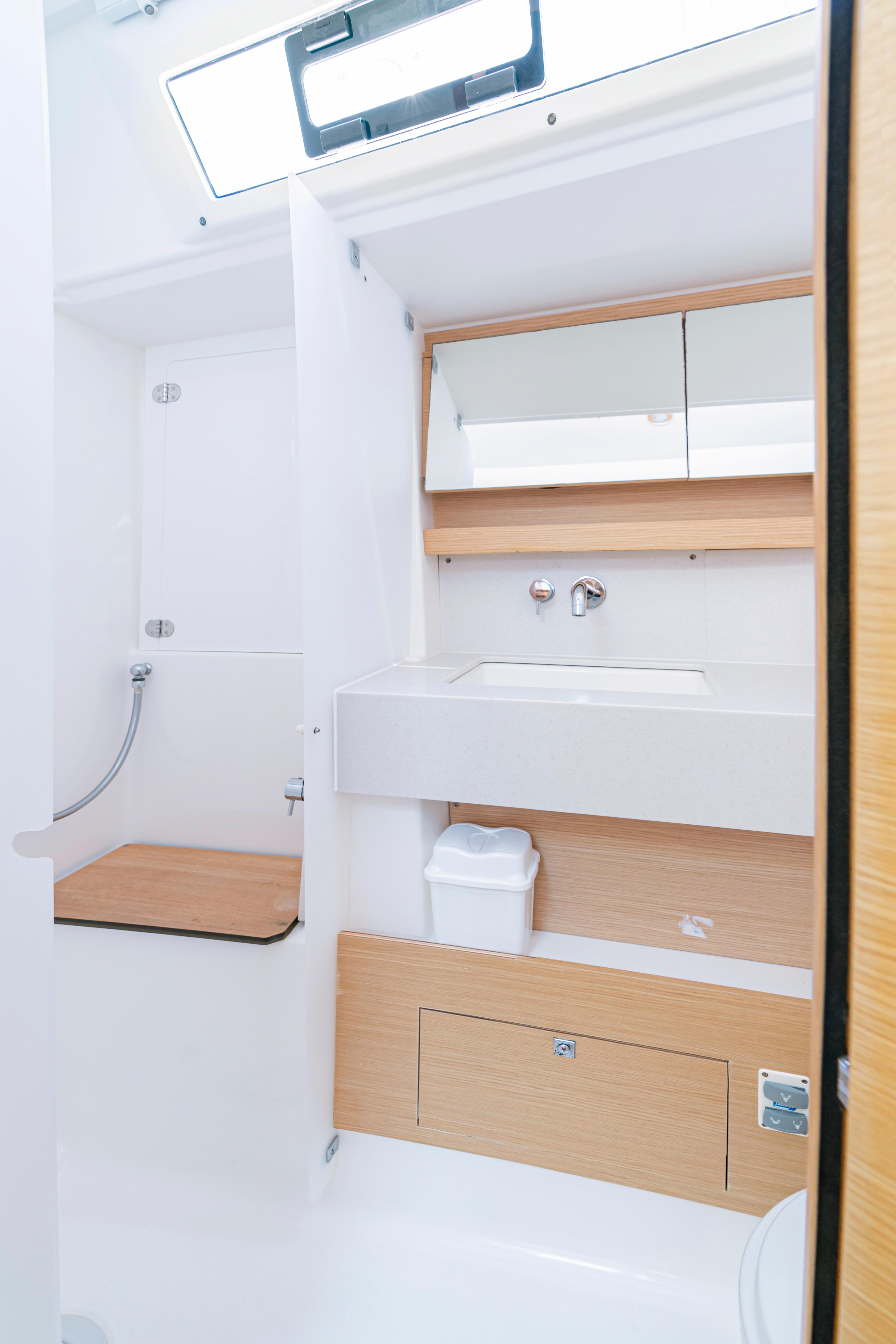 Dufour 470 - 3 cab., picture 21