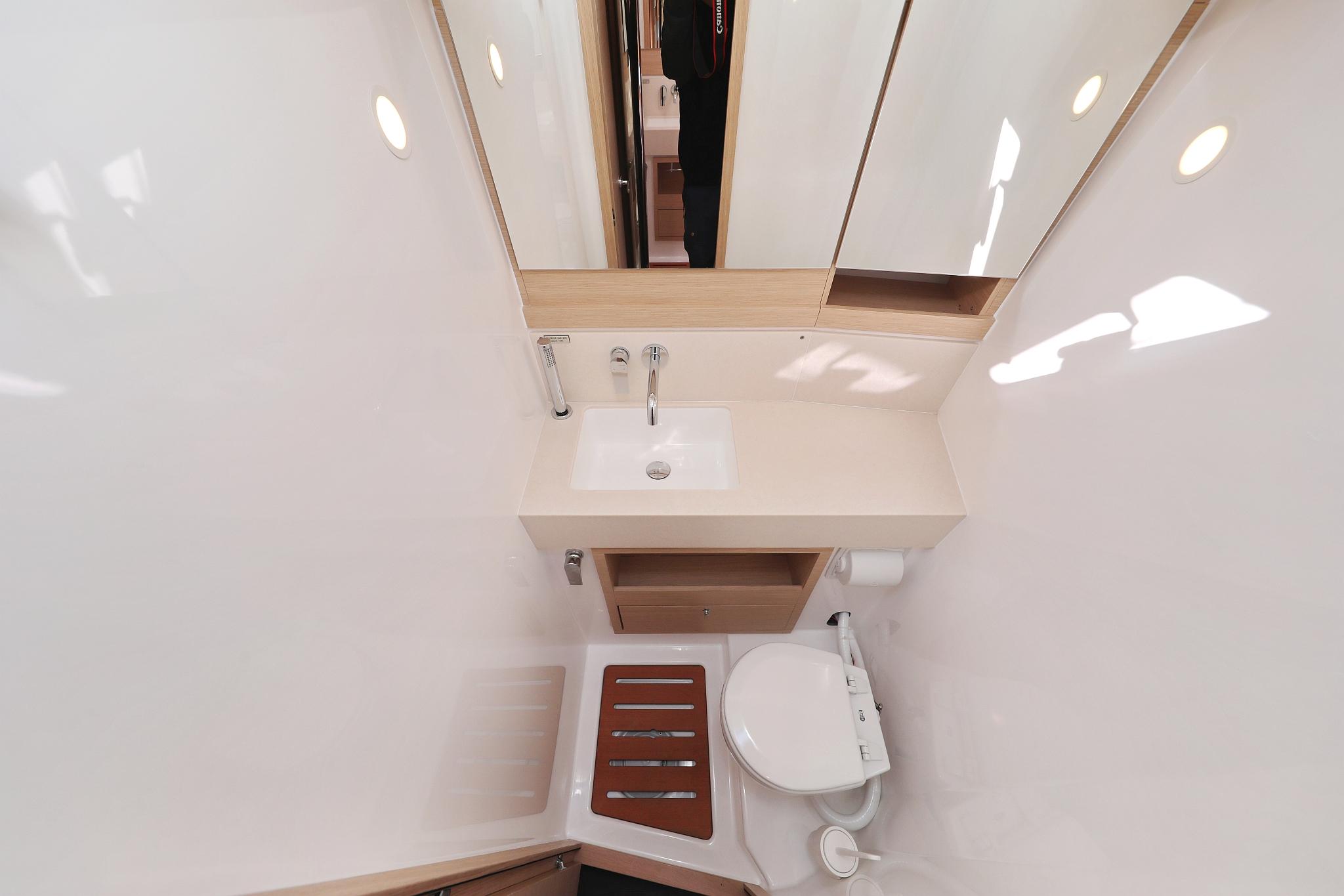 Dufour 470 - 5 cab., picture 36