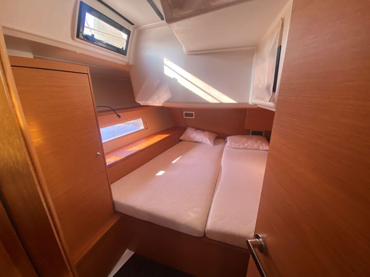 Dufour 470 - 5 + 1 cab., picture 9