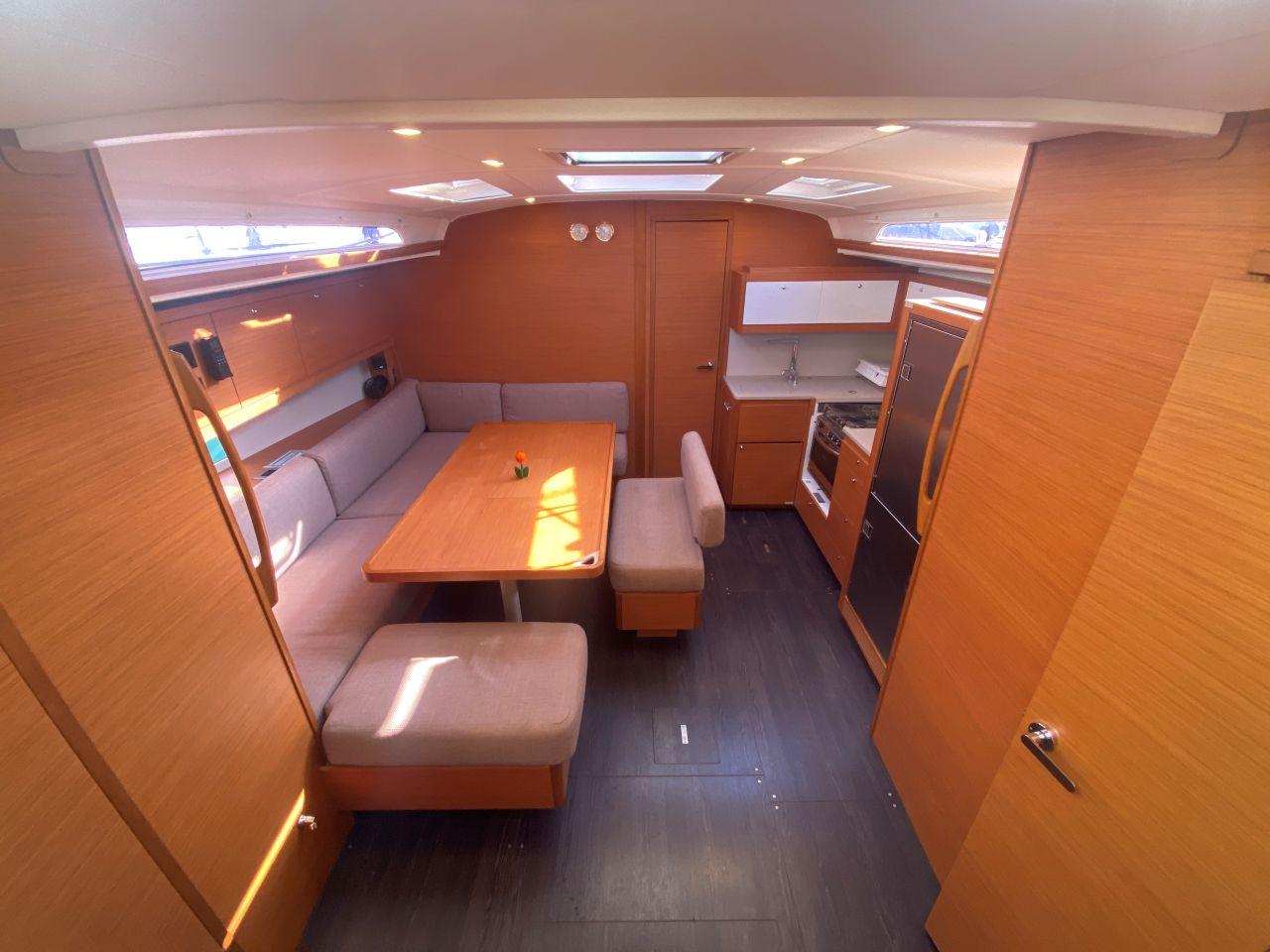 Dufour 470 - 5 + 1 cab., picture 5