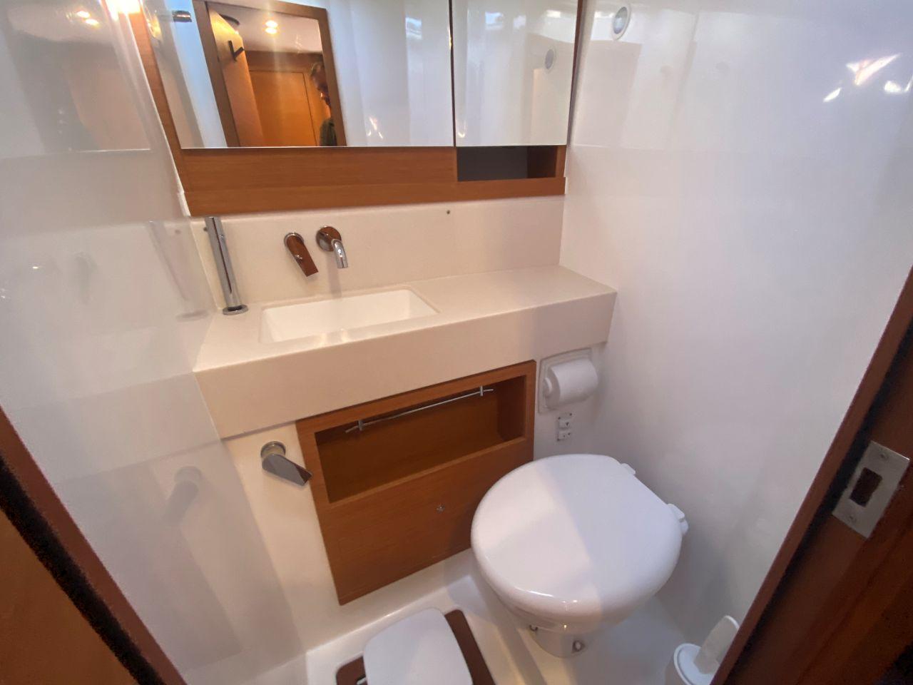 Dufour 470 - 5 + 1 cab., picture 10