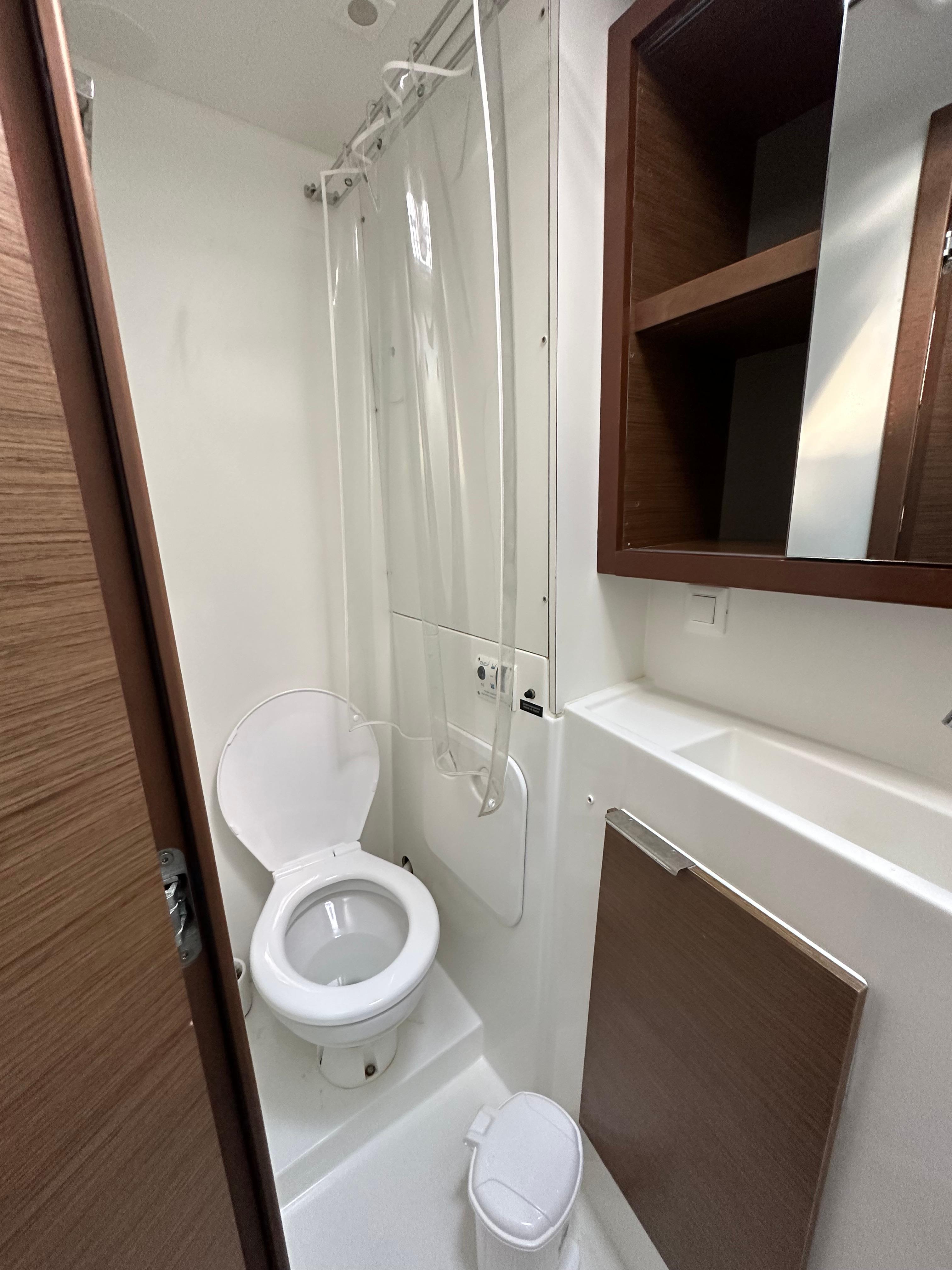 Lagoon 40 - 4 + 2 cab, picture 24