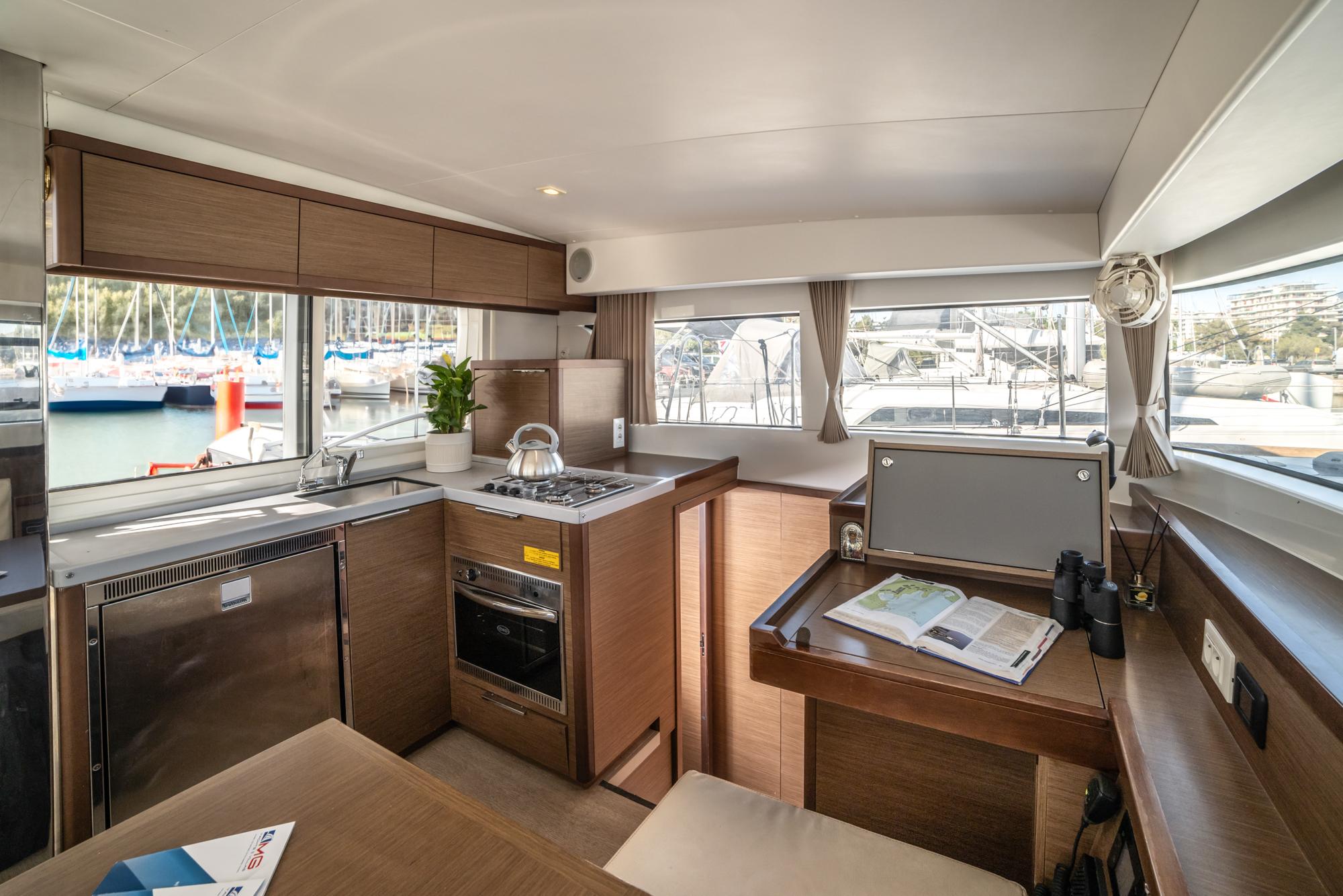 Lagoon 40 - 4 + 2 cab, picture 15