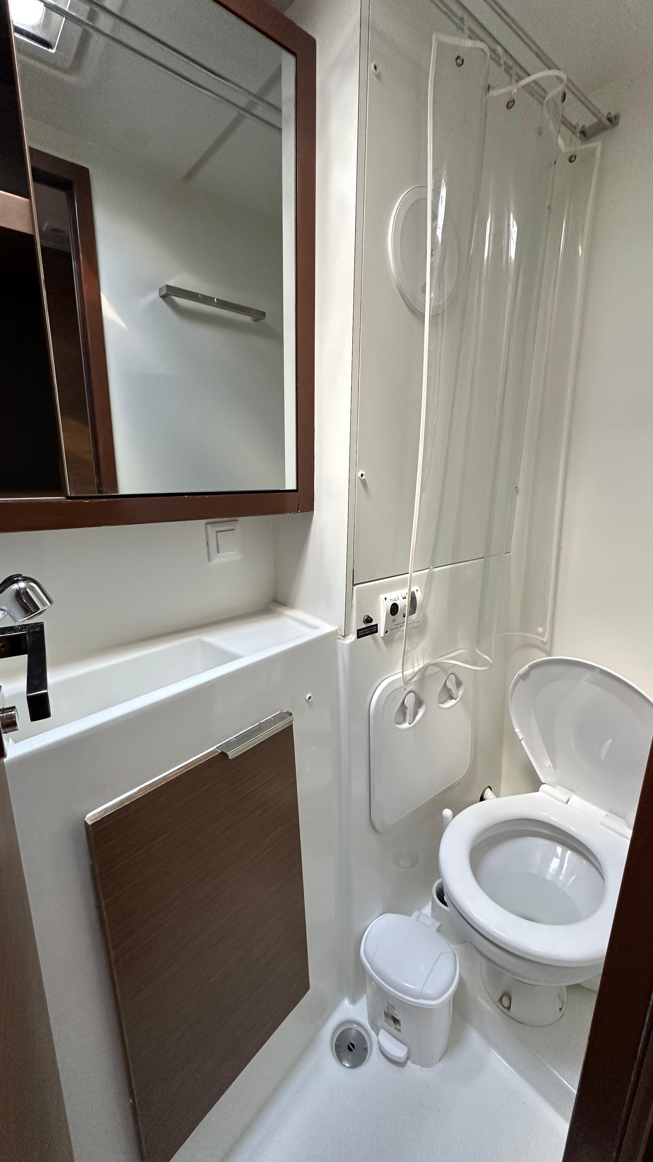 Lagoon 40 - 4 + 2 cab, picture 22