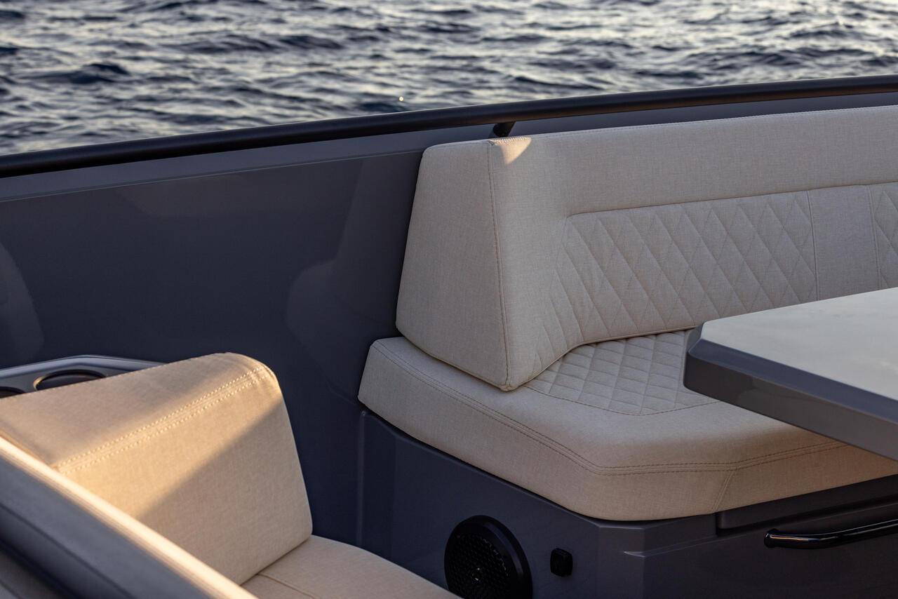 Vanquish VQ40 - Goldfinger, picture 18