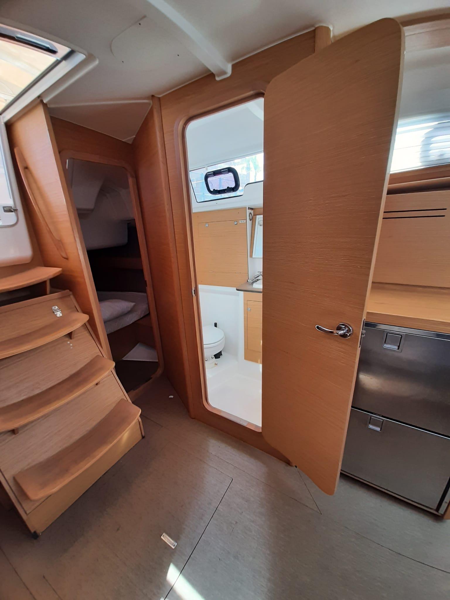 Dufour 382 GL, picture 8