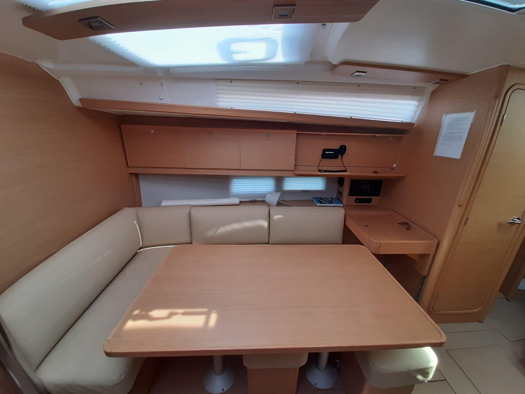 Dufour 390 GL, picture 6