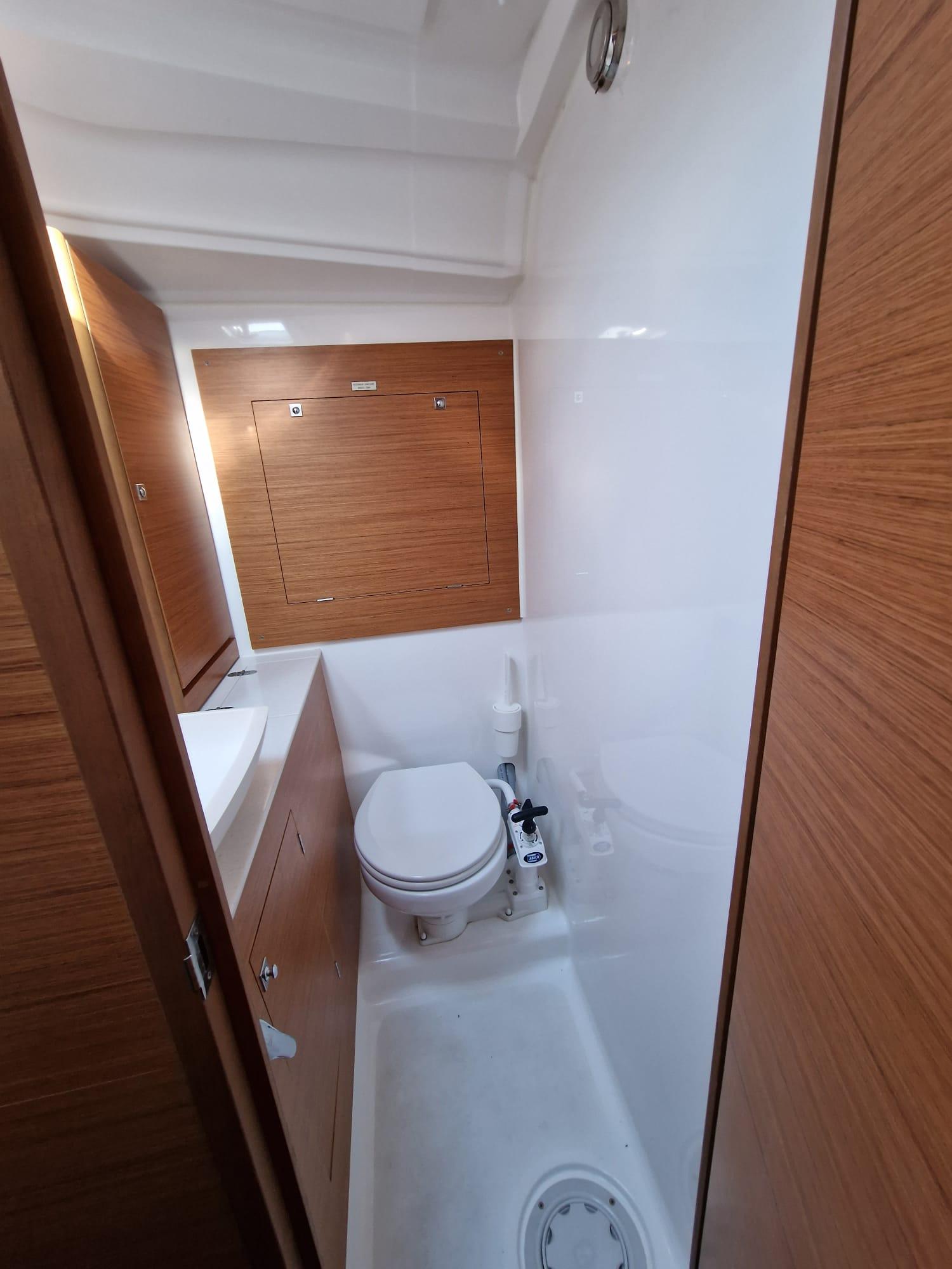 Dufour 390 GL, picture 9