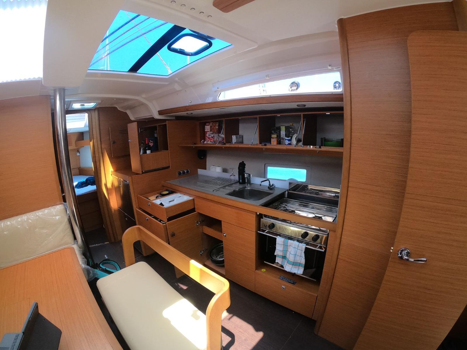 Dufour 430 GL, picture 6