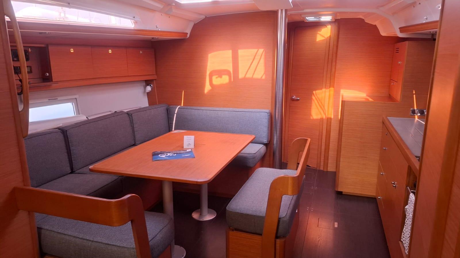 Dufour 430 GL, picture 6