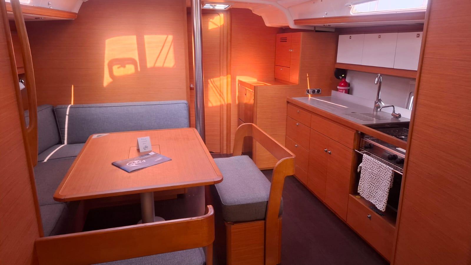 Dufour 430 GL, picture 7